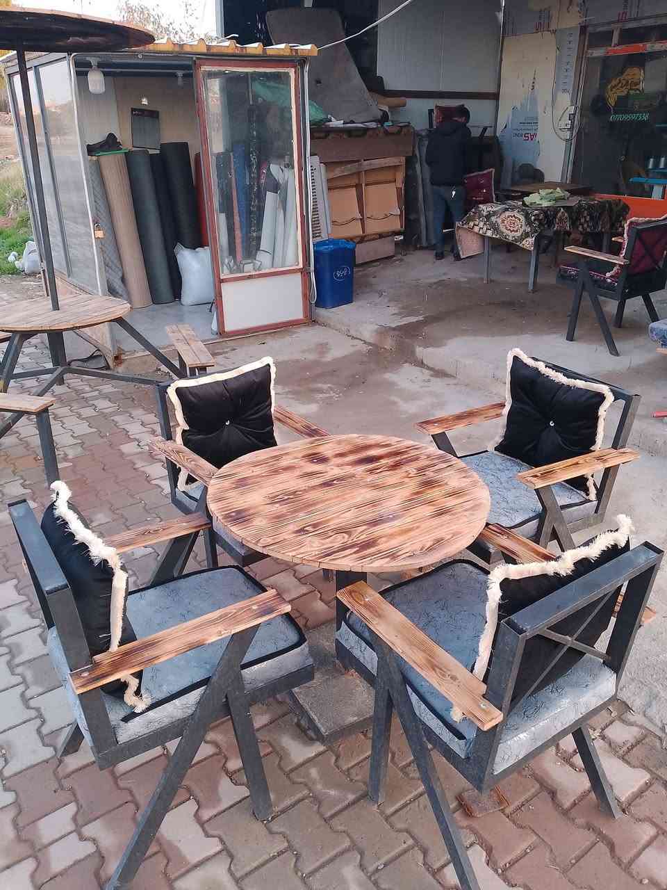 جلسات خارجية ترهم بلحديقة او كوفي شغل درجة اولى
***********
