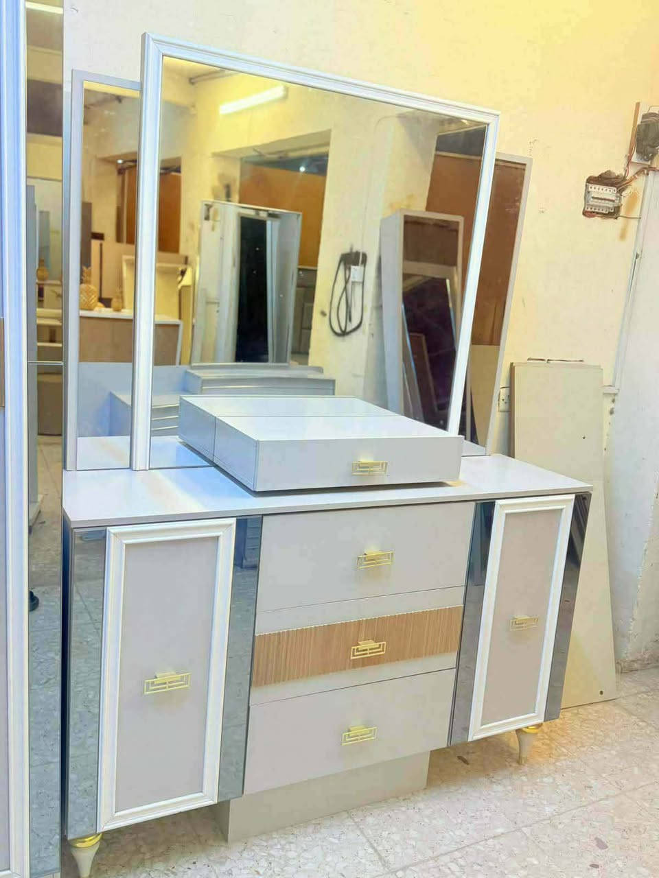 ✨ غرفة تركي 🇹🇷 ماركه اصلي 9قطع
نظام ابواب 
سرير مخزن عملي اناره شغاله 
 قماش وتر بروف أصلي
✨ نظافة 90/💯
 شد ونقل مجاني داخل بغداد
توصيل للمحافظات بأسعار رمزية


**إذا كنت صاحب هذا الإعلان وتريد حذفه لأي سبب، رجاءا أرسل رسالة إلى الدعم الفني**