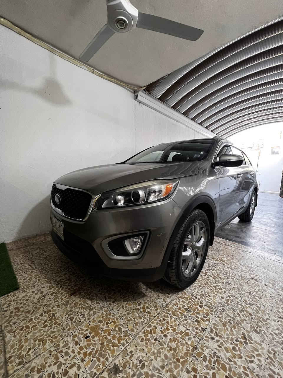 السلام عليكم
سورنتو 2018 باسمي
محرك 2400 gdi
5 راكب السيارة عليها ادامة كامله
يعني متصرف عليها ولا دينار 
وصور الحادث موجودة وغير الحادث
اكو طخة خفيه بلصندوك وموضحة بلصورة
السعر 165 
تواجدي بغداد/ كربلاء
*********** 
اتصل وتدلل
