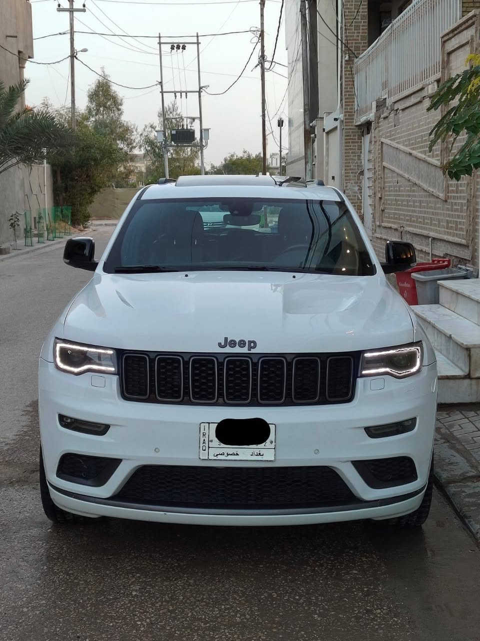 جيب كراند شيروكي موديل 2020 خليجيه مكفوله كفاله عامه فول فول مواصفات فئه (S) يعني فول الفول شاشه كبيره خزن مقاعد ميموري ماشيه 43KM ألف  فورويل 4×4 بانوراما محرك 6سلندر 3.6 رقم بغداد الماني 
السعر :317$ 
مكاني:" النجف الأشرف حي العدالة 
للأستفسار :***********
