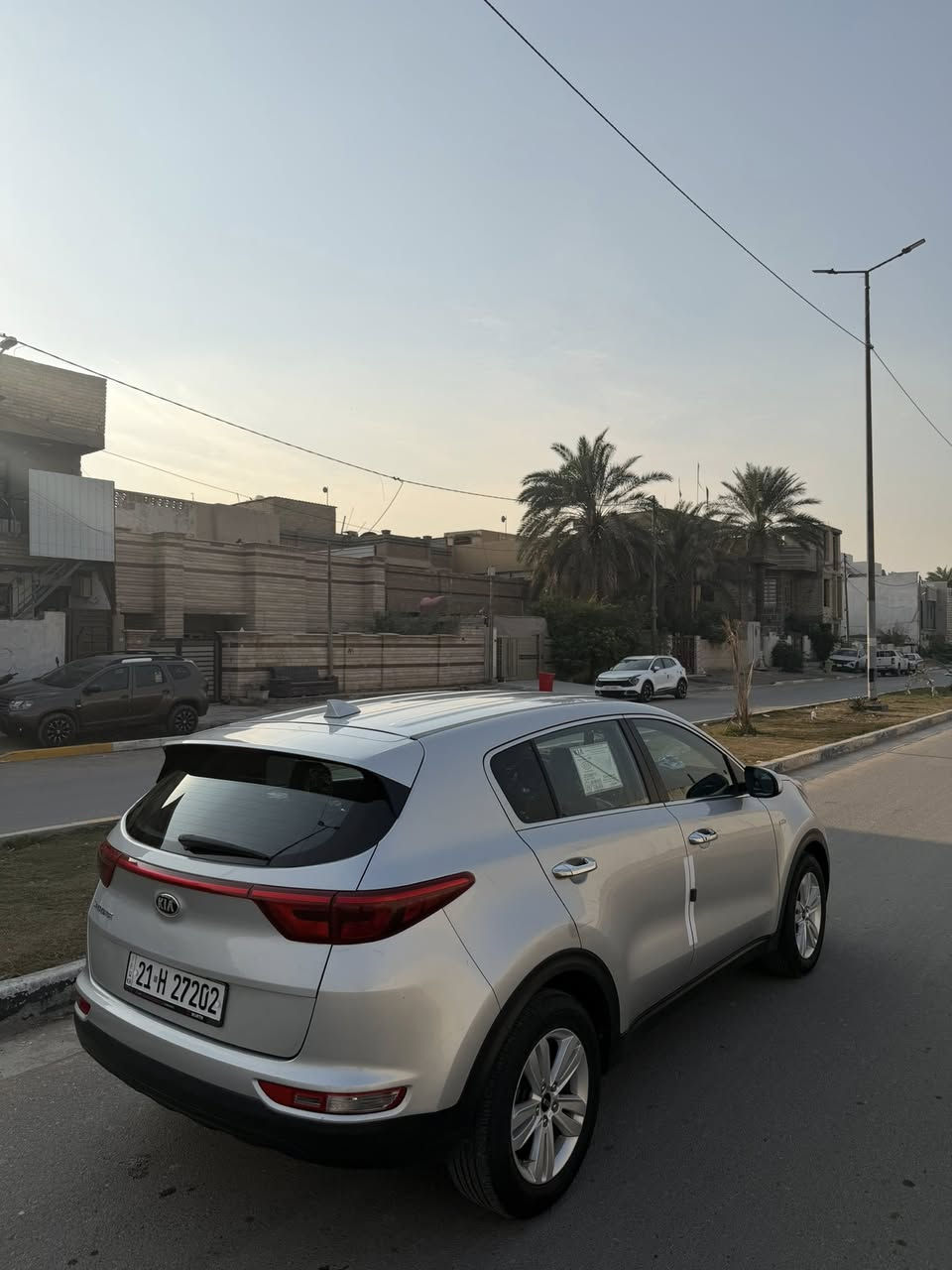 السلام عليكم
كيا سبورتج 2017 وارد أمريكي كلين بدون حادث بدون صبغ بدون تبديل السياره جديده جداً بمعنى الكلمة مال بيت كلشي بيها جاهز بدون برغي نقص 
صدر امامي خلفي جديد تخم تاير جديد تبريد ثلج 
مكينه وكير لوك مامفتوحات السياره ماشيه ٨٠
رقم وهزه وسنويه جديدات سليمانيه تحويل ثاني يوم للبيع السعر ١٦٥ وبيها مجال رقمي *********** العنوان بغداد الكاظمية
