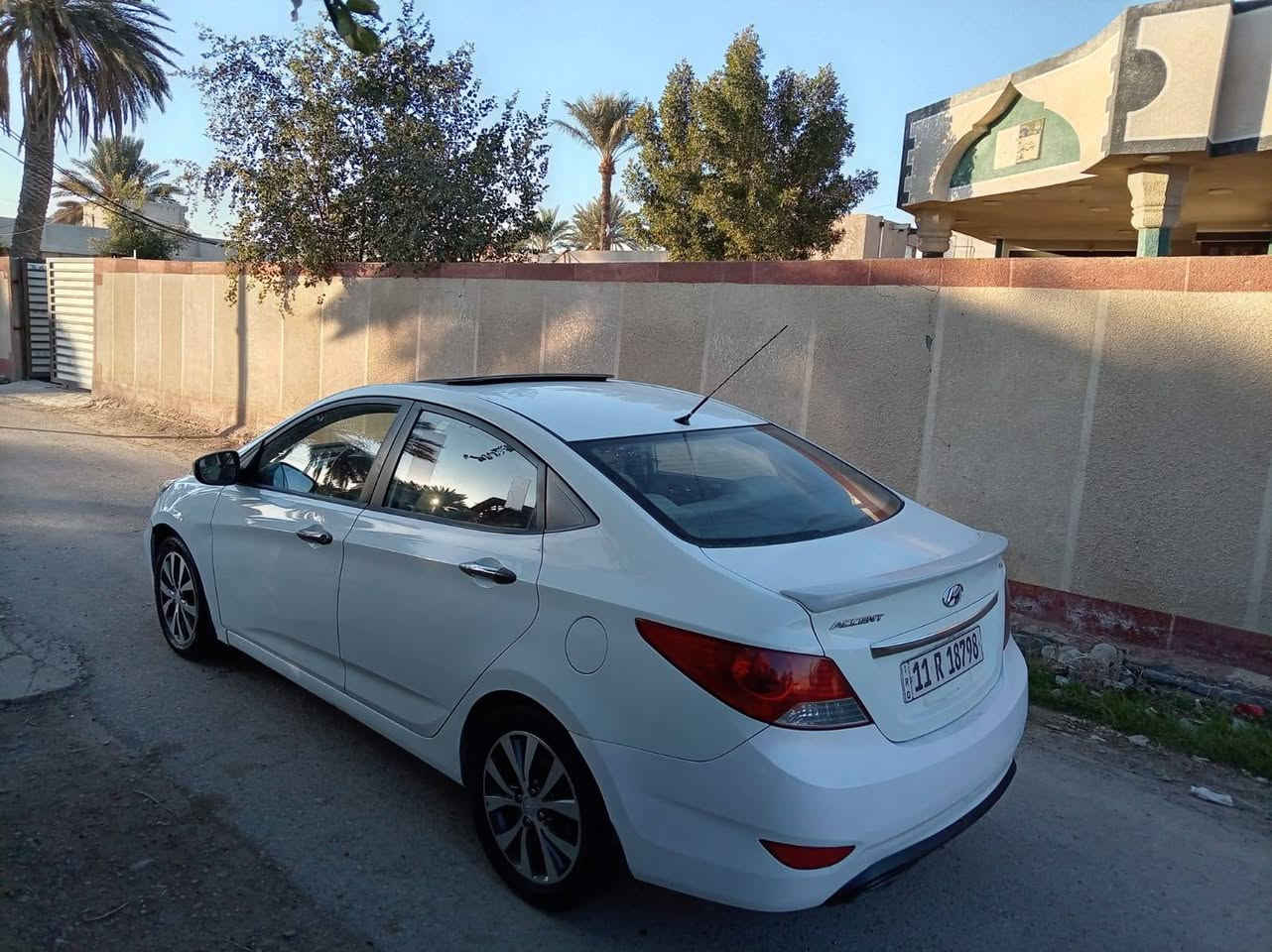 اكسنت خليجي موديل 2014 ماشية/ 141
السيارة بيها قطعتين اثر شخط بدون دواخل مكفولة من الدواخل
السيارة محرك 1600 كير تبريد مكفولات 
ما بيها  اي نقص 
تخم تاير وصدر امامي خلفي جديد 
بأسمي السيارة /عنواني بغداد 
السعر 96 وبيها مجال 
للأتصال ***********
