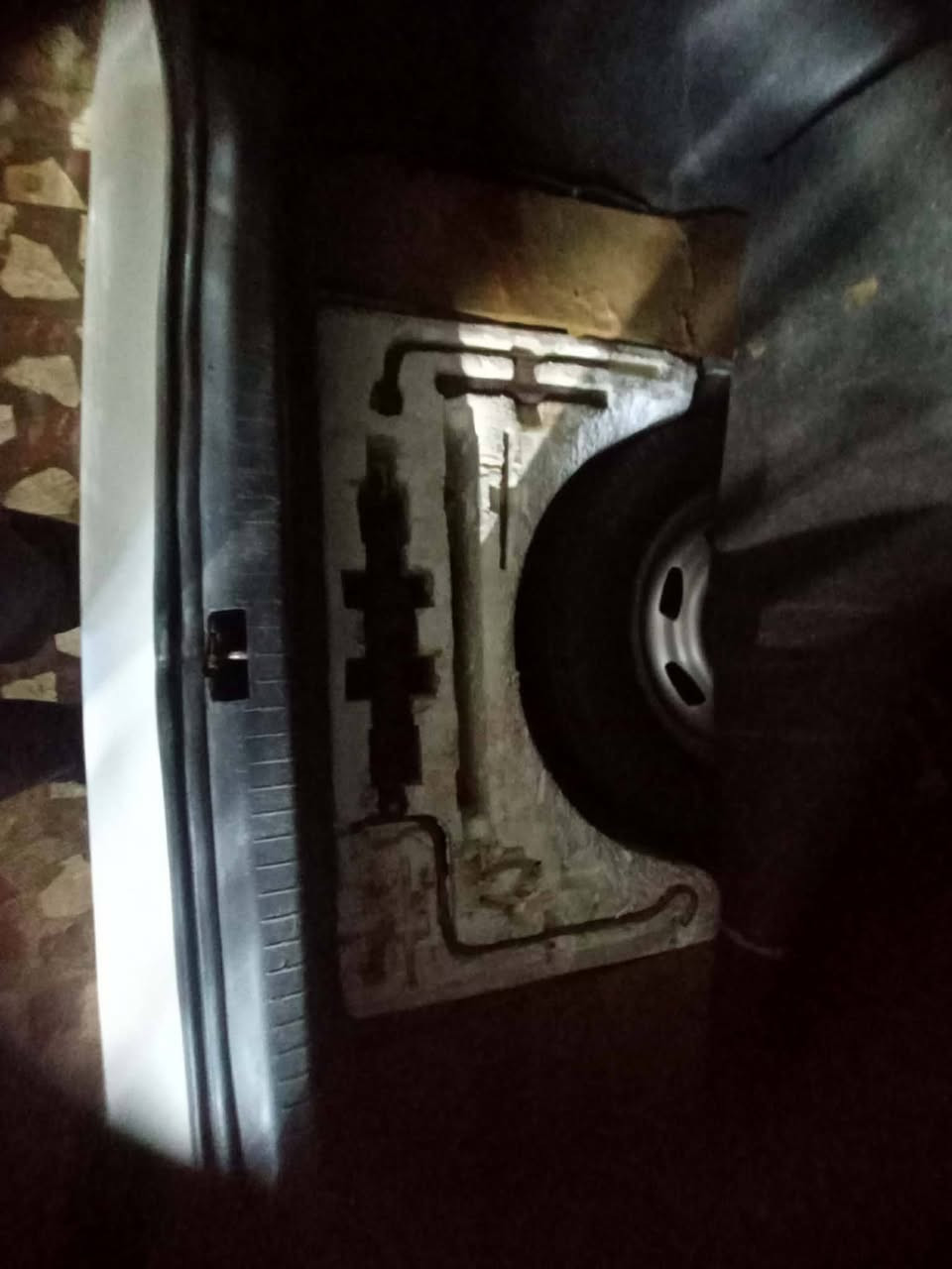 سي كي موديل 2013 سياره حيل حلوه وجديده محرك شرط. سبير ما نزل رقم نينوى كص جديد على وضع  الشركة بس بيه صبغ جاملغ الكدام بشرط بدون دوخل بشرط السنوية.  جديد    سعر اتصال 🪐 ***********
