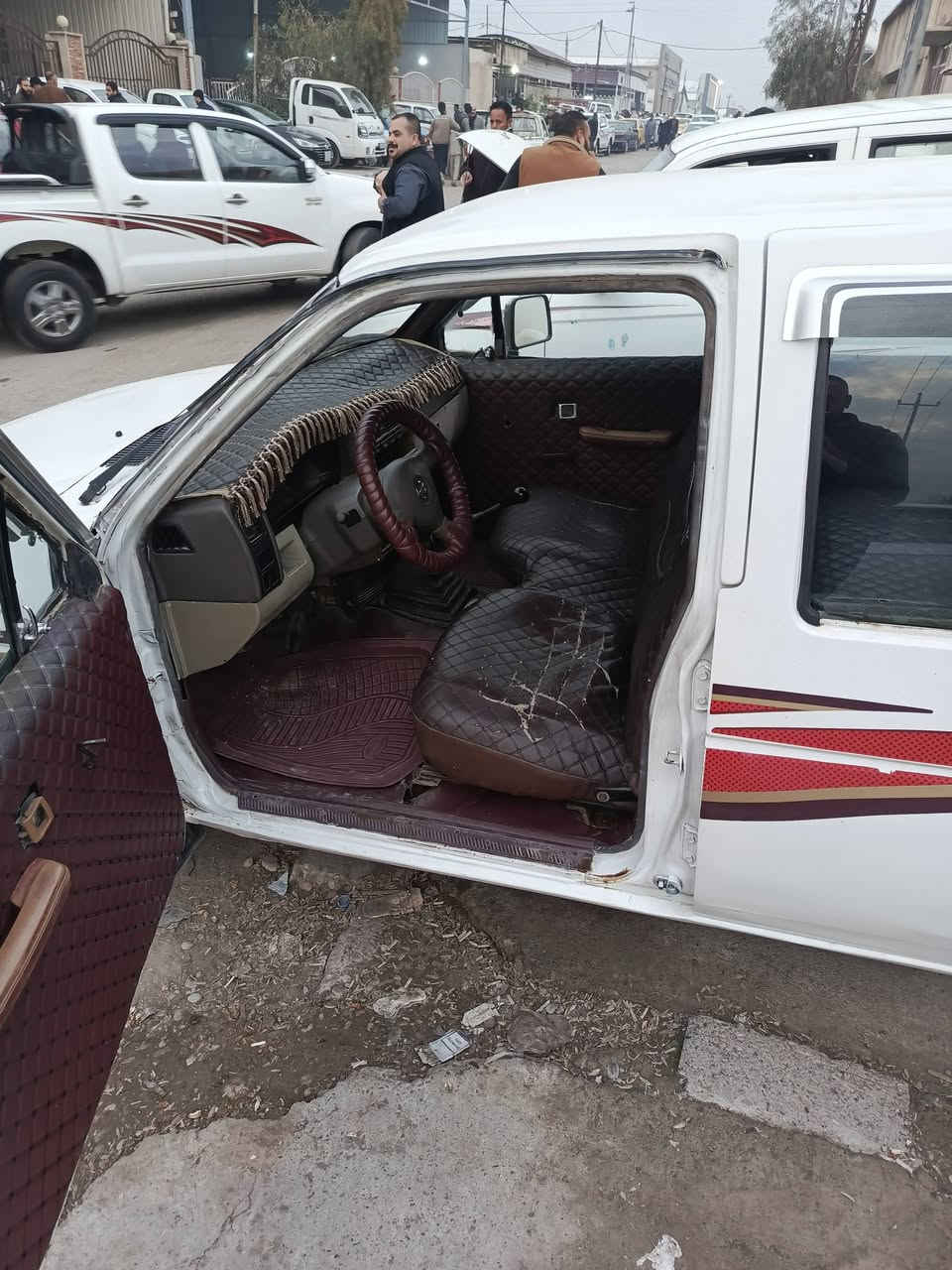 السلام عليكم بيكم نيسان موديل 92 مصبوغ عام بي طخه بين الباب والجاملغ سنويه لل30 السعر 40 بي مجال المكان موصل الايمن رقم الهاتف ***********
