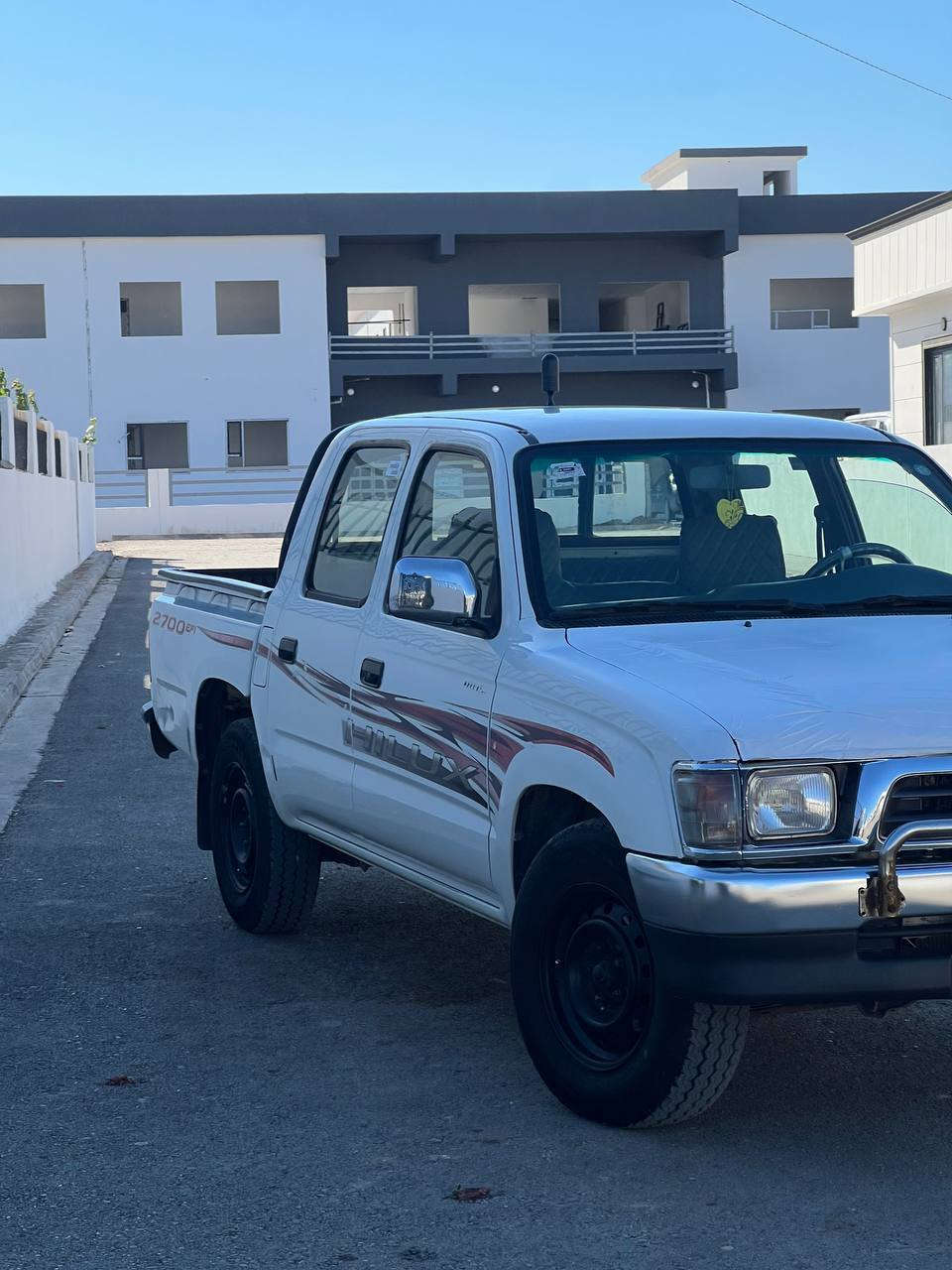 ‌ السَّلَاْمُ ‌‌عَلَیْکُم‌ ‌وَ ‌‌رَحْمَةُ‌‌ اللّٰهِ‌ وَ ‌‌بَرَکَاْتُه‌
تویتای یابانی مۆدیل 2000
گێڕ و مەکینە و ئەکسل و تقەو ڕەقەی بەشەرت 
چوار تایەی لۆک لەژێرایە دەژبوڵ بەرگە دەرگا بەجوانی ماوەتەوە
ڕەقەم و سەنەوی هەزەی تازەیە بەناوی خۆمانەوەیە ڕەقەم هەولێر 
سەقفو شانی بەشەرت بێ بۆیاخ بۆنیدو ڕوی لای سایەق بۆیاخە ڕوی لای سەکن بێ بۆیاخ
شوێن: هەڵبجەی تازە 
بۆزانیاری زێاتر تەلەفون بکە
***********
