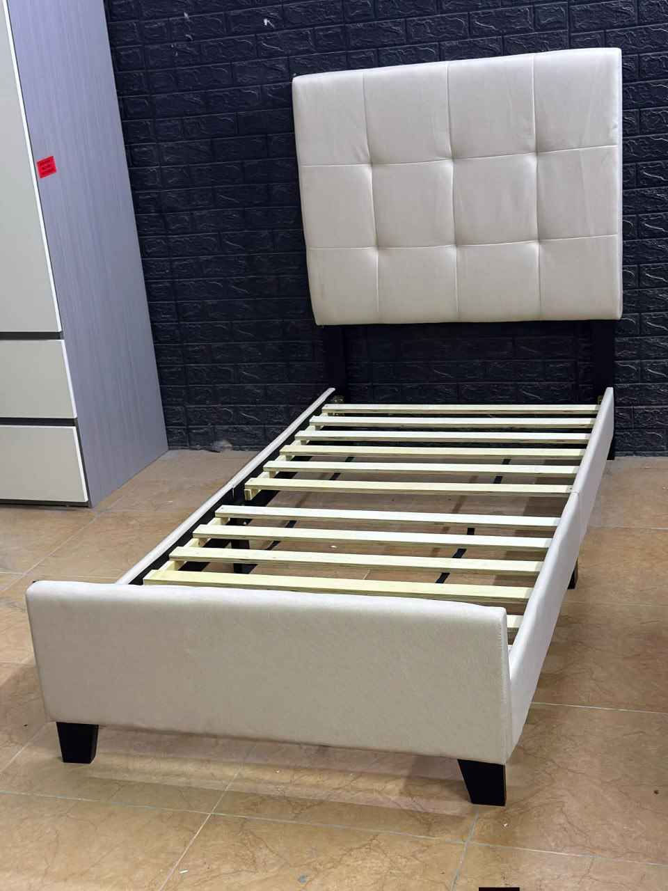 سرير نفر 
متانه وجوده عاليه القماش وتر بروف مقاوم للرطوبه 
القياس 90 *190
يتوفر توصيل لكافة المحافظات بغداد, العراق


**إذا كنت صاحب هذا الإعلان وتريد حذفه لأي سبب، رجاءا أرسل رسالة إلى الدعم الفني**