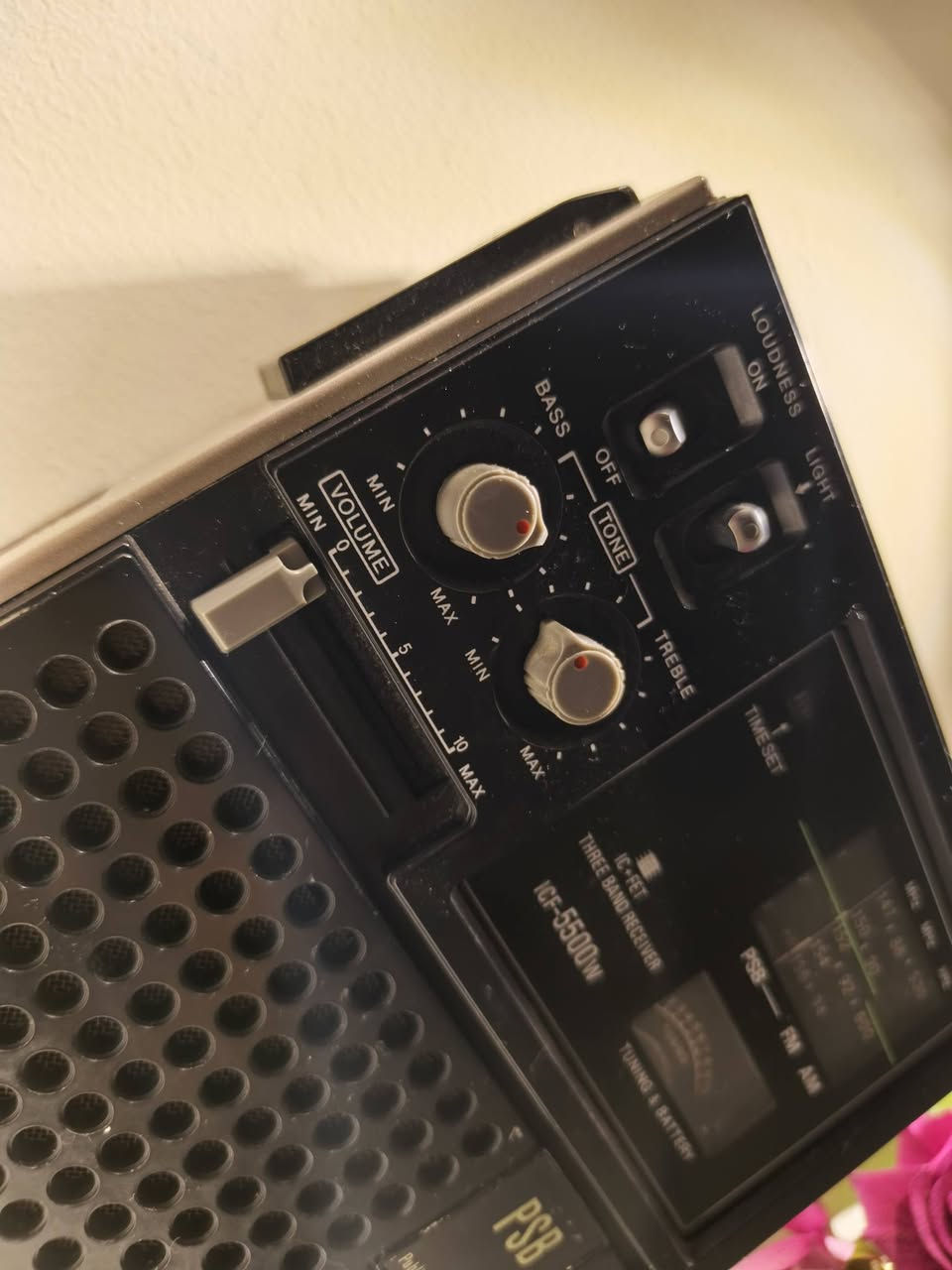 من اندر اجهزه السوني
Sony 5500W
غني عن التعريف من ناحيه التوليف والصوت
صناعه يابانيه 
3 موجات 
نضيف جدا جدا

المهتم بالشراء يتواصل خاص لطفاً


**إذا كنت صاحب هذا الإعلان وتريد حذفه لأي سبب، رجاءا أرسل رسالة إلى الدعم الفني**