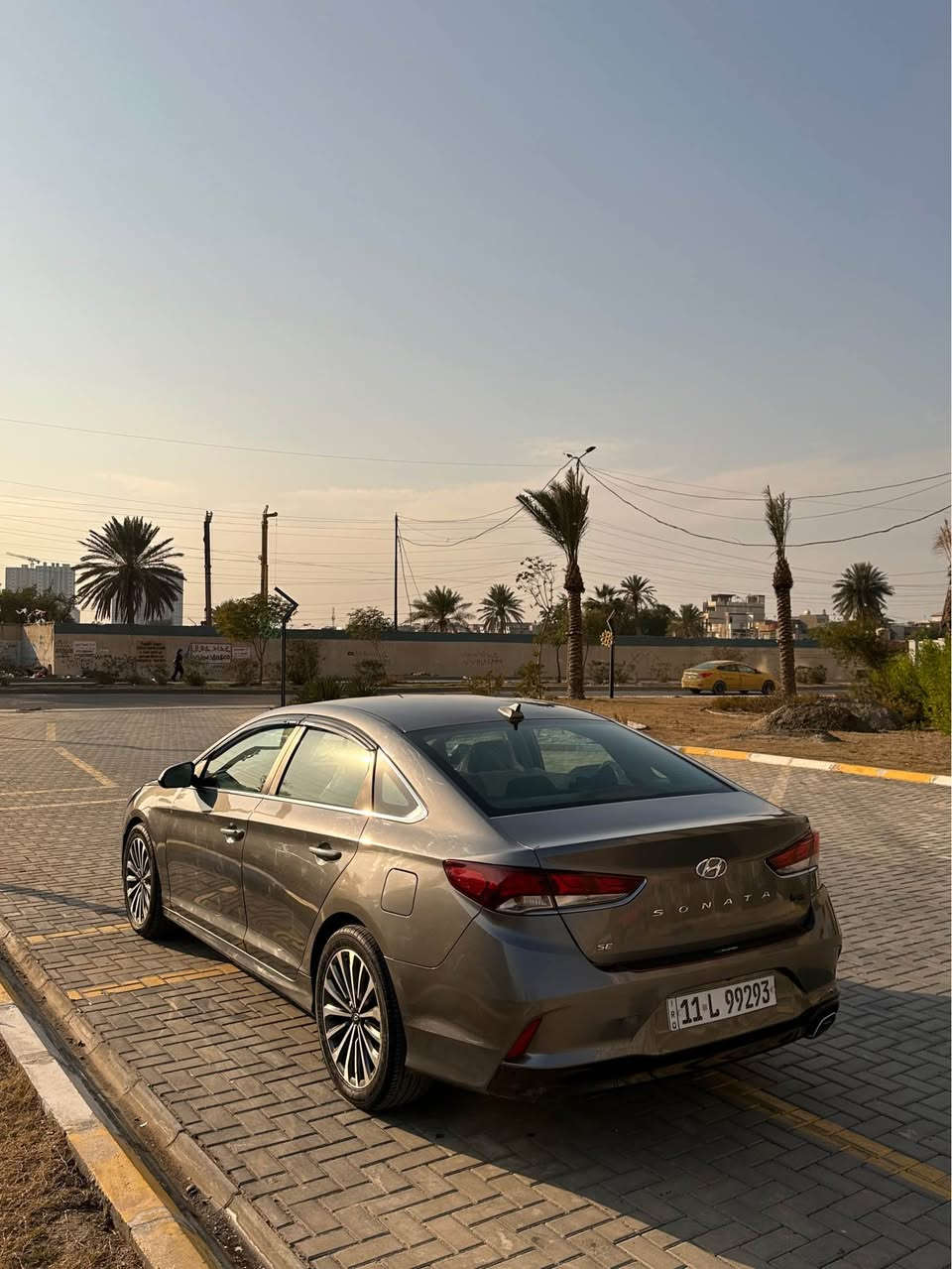 السلام عليكم 
للبيع  او مراوس حسب القناعه 
سوناتا ٢٠١٩ وارد امريكي 
حادثه جاملغ وربع البنيد 
وبلعراق بيه بابتين وجاملغ خلفي 
يعني صبغ صفحه وبنيد 
وبيه بارد بلجاملغ الخلفي 
بدون دواخل 
الغد شاصي تكم مكفوله 
نص موصفات 
محرك ٢٤٠٠ جي دي إჂ̤ 
دواخل لوينن 
شاشه جبيره 
كامره دواره 
رادار جانبي 
٣ وضعيات قياده 
فول تحكمات استرين 
تبريد + تتفئه خير من الله
السياره جاهزه من كلشي فضل الله 
رقم بغداد الدولي بسمي تحول مباشر 
السعر ١٢٧ وبيه مجال بسيط 
*********** زيد 
مكاني بغداد حي الجهاد حي الحسين بغداد, العراق
