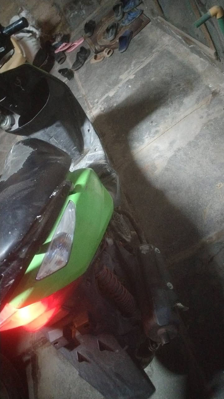 السلام عليكم دراجه ثعلب كهربائيات شغاله سلف هندر دراجه نكره وبيها صوت زنجيل فقط السعر 250 وبيها مجال مكاني بغداد الزعفرانيه شارع الكهرباء رقم ***********
