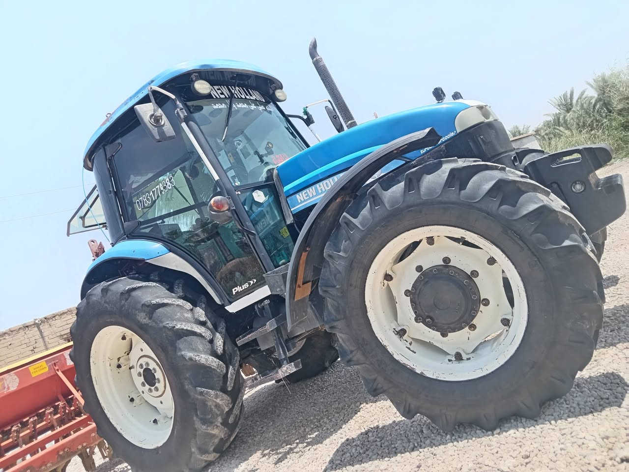 للبيع نيهولند موديل 2012 جاهزه من كلشي  مكان نجف  24 وبيه مجال ***********
