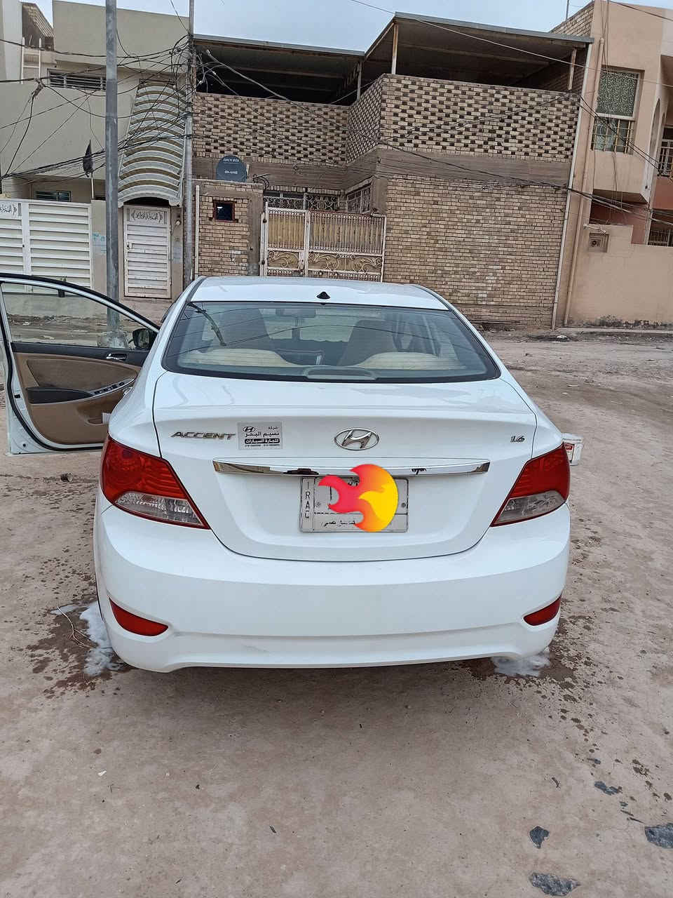 أكسنت للبيع.. 
موديل 2015.
مواصفات السيارة.. 

الون ابيض..  مكينه 1600.
نمرتها نجف.... 
5 ويل كب كروم. 
فتحه سقف...+اشاير بالمري....  + تخم تاير جديد. 
تجوة سايق. 
السيارة بأسمي  والسنويه ماساقطه لغايه 2027.
السعرر 95
ملاحضه السيارة بيها 3 قطع تبديل شركه. 
رقم الهاتف.  ***********
