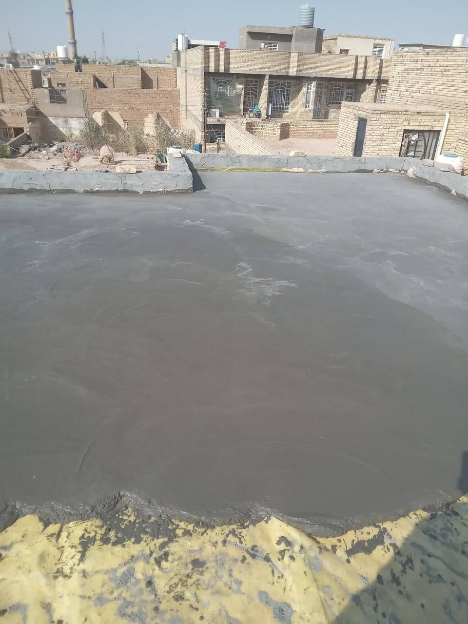 السلام عليكم
شغلنا  فرش السبيس والحدل  وقلع  التراب  الزائد وصب السطوح  وصبة  النظافة  

***********
