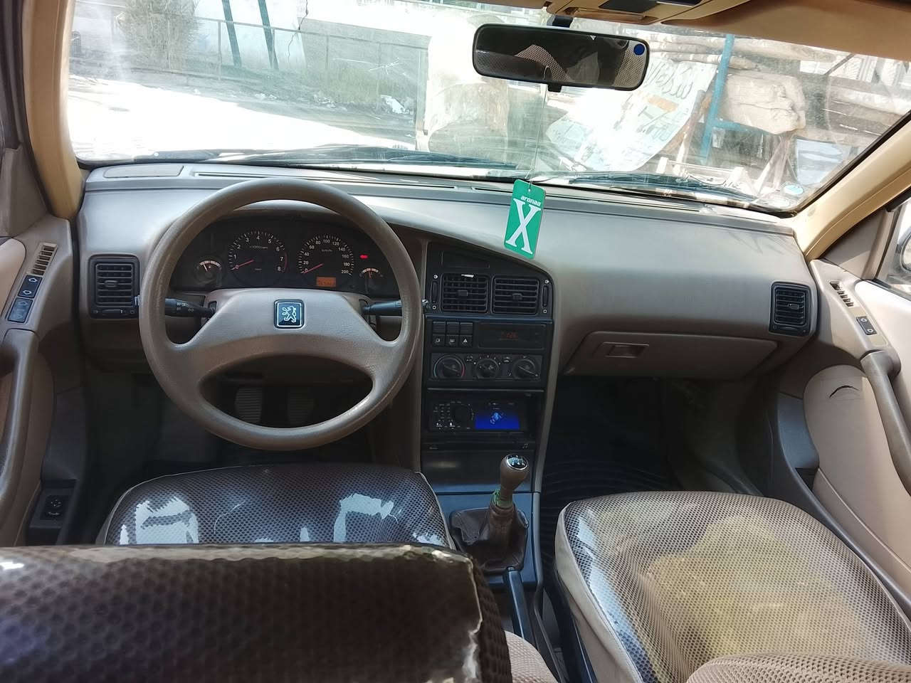 سلام عليكم بيجو2010 سياره حلوه ونضيفه بسمي التواصل*********** مكان الشعب
