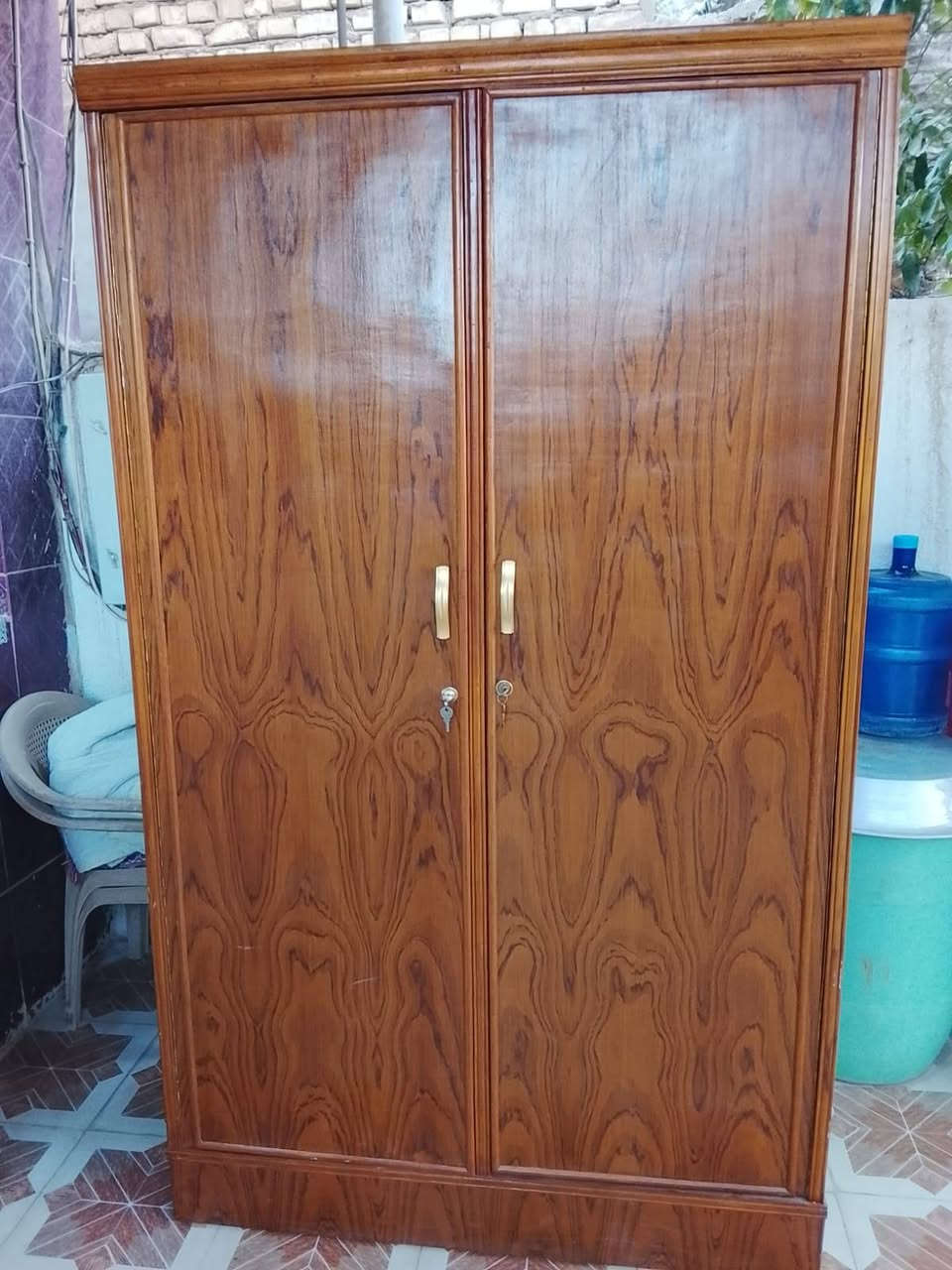السلام عليكم غراض للبيع كنتور نضيف نضافته 85 ب115 مجمده نضيفه مثل ماووضح بالصور تجمد خير من الله ب150 ميز طعام ب15 والخشبه ب10 للاستفسار ***********
