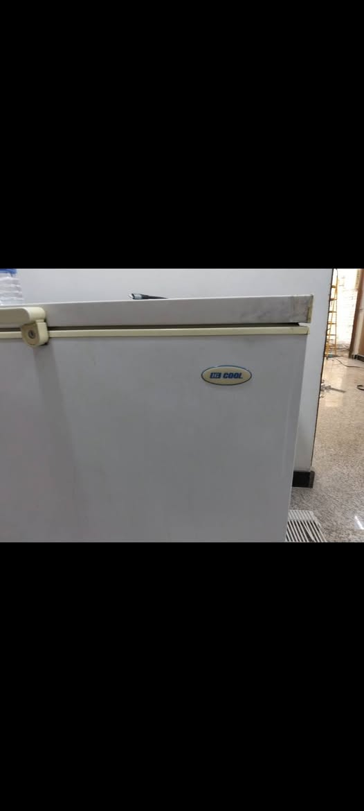 مجمده نضيفه مابيه اي عطل رايديه ب٧٥مستعجلين للبيع ***********
