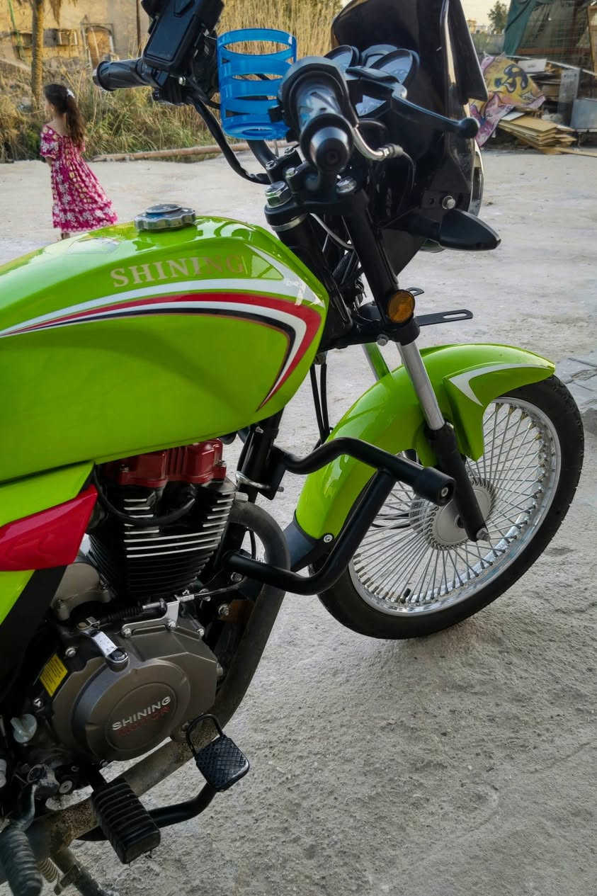 سلام عليكم اللهم صلي على محمد وال محمد جديد جديد دراجه شاينگ للبيع كلشي بل دراجه شغال اخت الجديده رقم بأسمي ثاني يوم احولك رقم بصره دراجه تفتح سويج تطلع بيها للسعوديه مكينه 150 أفضل مكينه جنيتها بحياتي الدراجه صارلها 3شهر طالعه من الوكيل سبب البيع اريد اشتري سياره 
السعر 2مليون و100 وبيها مجال للشراي الموشراي اطلع گبل 
مكاني بصره بل تنومه وأتواجد بل جزائر دراجه تاخذها تنام ونته مرتاح من كل النواحي مكينه +كهربائيات + رزانه + جمال ***********
