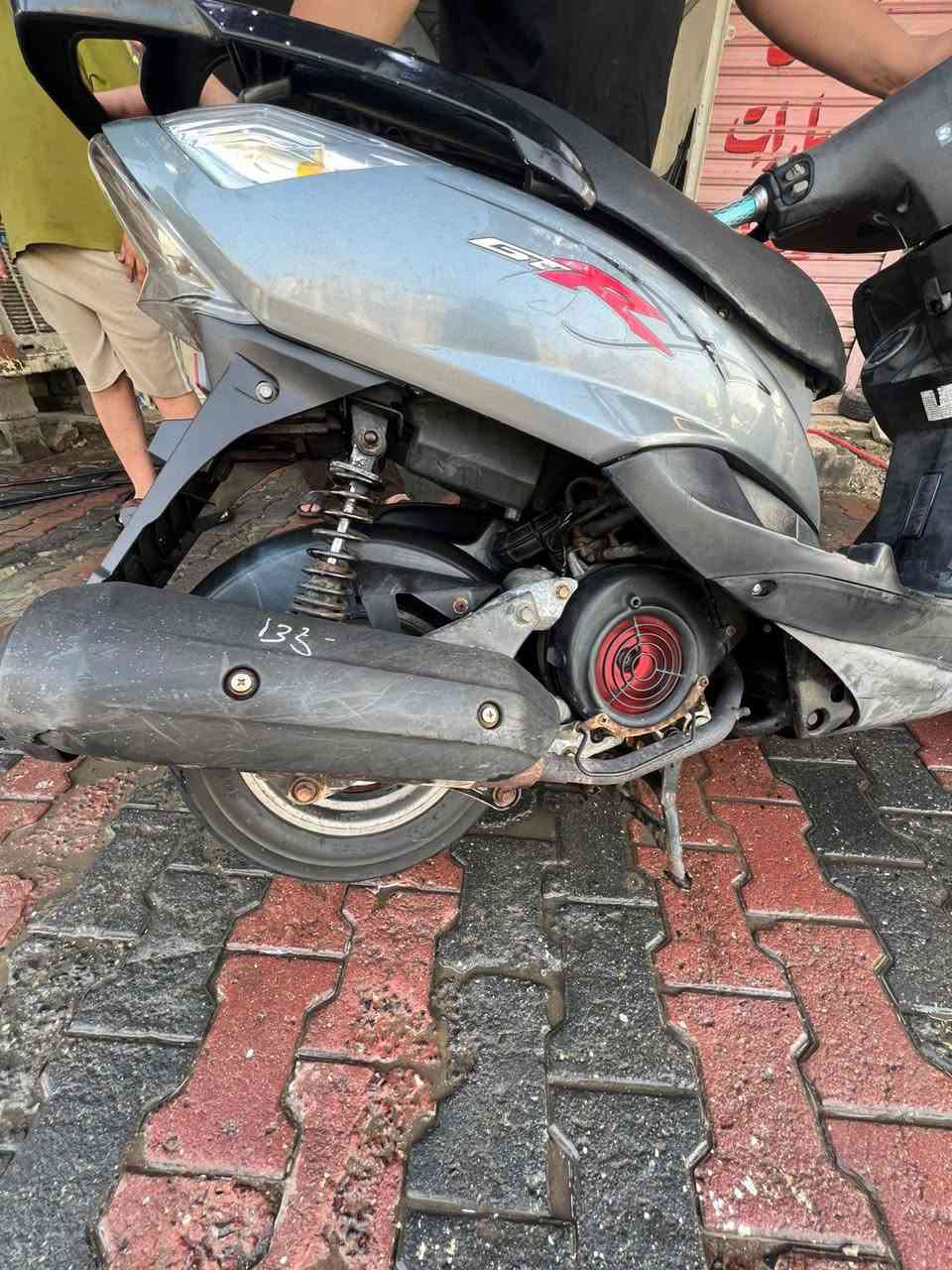 سلام عليكم دراجه ثعلب ل بيع دراجه خير من الله قبل اقل شهر نازله من رمبه يوم 2/5نزلت دراجه كامله مكمله مابيها نقص دراجه كفاله عامه من طول ل طول شرط برغي ممفتوح بيها سبانه مامطخوخ ع مكينه سعر 775 وبيها مجال *********** واتساب ورصيد
