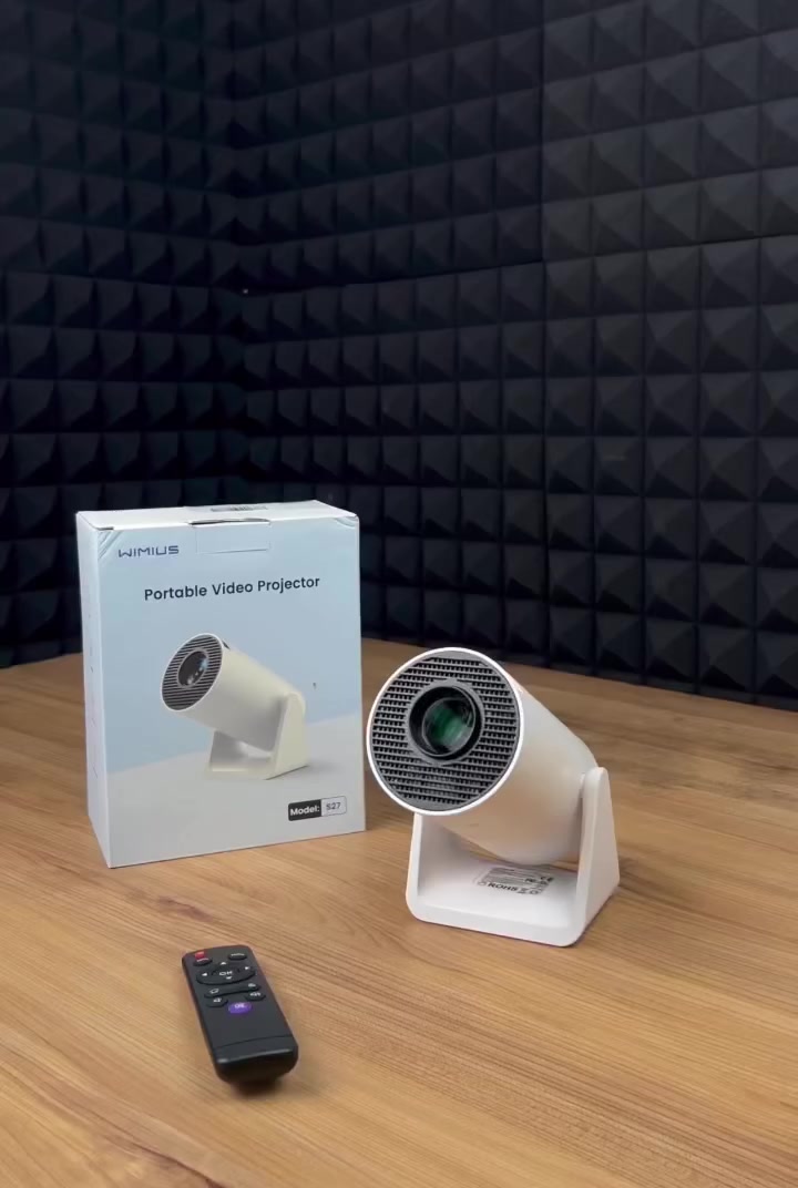 بروجكتر WIMIUS S27 المحمول بدقة HD مع ريموت وتحكم زاوية
الاستخدامات
عرض الأفلام والمسلسلات في المنزل كـ سينما منزلية.
تشغيل فيديوهات يوتيوب ومنصات البث عبر HDMI.
مناسب للعروض التقديمية والاجتماعات.
عرض الصور والفيديوهات من USB.
مناسب لغرف النوم، الصالات، والمخيمات.
المميزات
الموديل: S27
القدرة الكهربائية: 60 واط
مدخل طاقة: 100-240V / 50-60Hz
يدعم توصيل HDMI
منفذ USB لتشغيل الوسائط
منفذ AV
منفذ سماعة 3.5mm
تصميم قابل لتعديل زاوية العرض بسهولة
عدسة أمامية بزجاج عالي الوضوح
فتحات تهوية جانبية وخلفية لتبريد أفضل
ريموت تحكم عن بعد
حجم صغير وسهل الحمل
طول سلك HDMI: 100 سم
طول سلك الكهرباء: 150 سم
أبعاد المنتج: 20 × 8.5 × 11.5 سم
أبعاد الكارتون: 24 × 12 × 19 سم
محتويات الصندوق
جهاز البروجكتر WIMIUS S27
ريموت كنترول
سلك HDMI بطول 100 سم
سلك كهرباء بطول 150 سم
قطعة قماش تنظيف للعدسة
دليل استخدام
الملاحظات
يعمل على الكهرباء المباشرة (لا يحتوي على بطارية داخلية).
يفضل استخدامه في إضاءة خافتة للحصول على أفضل وضوح.
لا يدعم نظام أندرويد داخلي (يعمل عبر التوصيل الخارجي).


**إذا كنت صاحب هذا الإعلان وتريد حذفه لأي سبب، رجاءا أرسل رسالة إلى الدعم الفني**