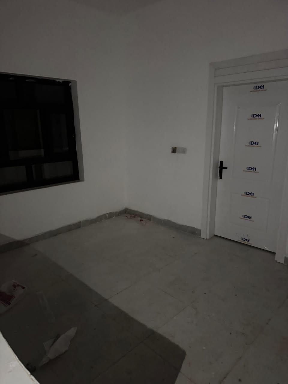 السلام عليكم 
دار للإيجار 150 متر ركن بناء صفر مامسكون 
يتكون من غرفتين نوم و استقبال و صالون و صحيات داخلي و خارجي و مطبخ و كراج 
علما طابق ثاني بعدها هيكل من داخل 
كركوك حي البدر قرب مدرسة علي شاهين 
إيجاره 350 الف 
للاستفسار 
***********
***********
