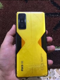 بوكو f4 gt للبيع الجهاز كدامك كلشي مابي بس فطر بالظهر السعر 175 وبي مج...