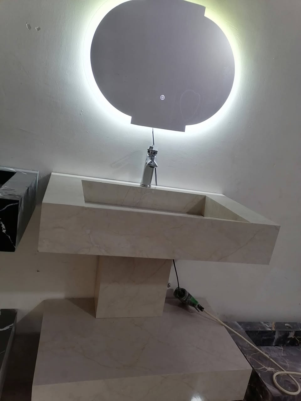 مغاسل مودرن بورسلين حسب الطلب والقياس واللون والديكور حسب مزاجك ☺️
للتواصل عبر الواتساب 
***********.🖤
