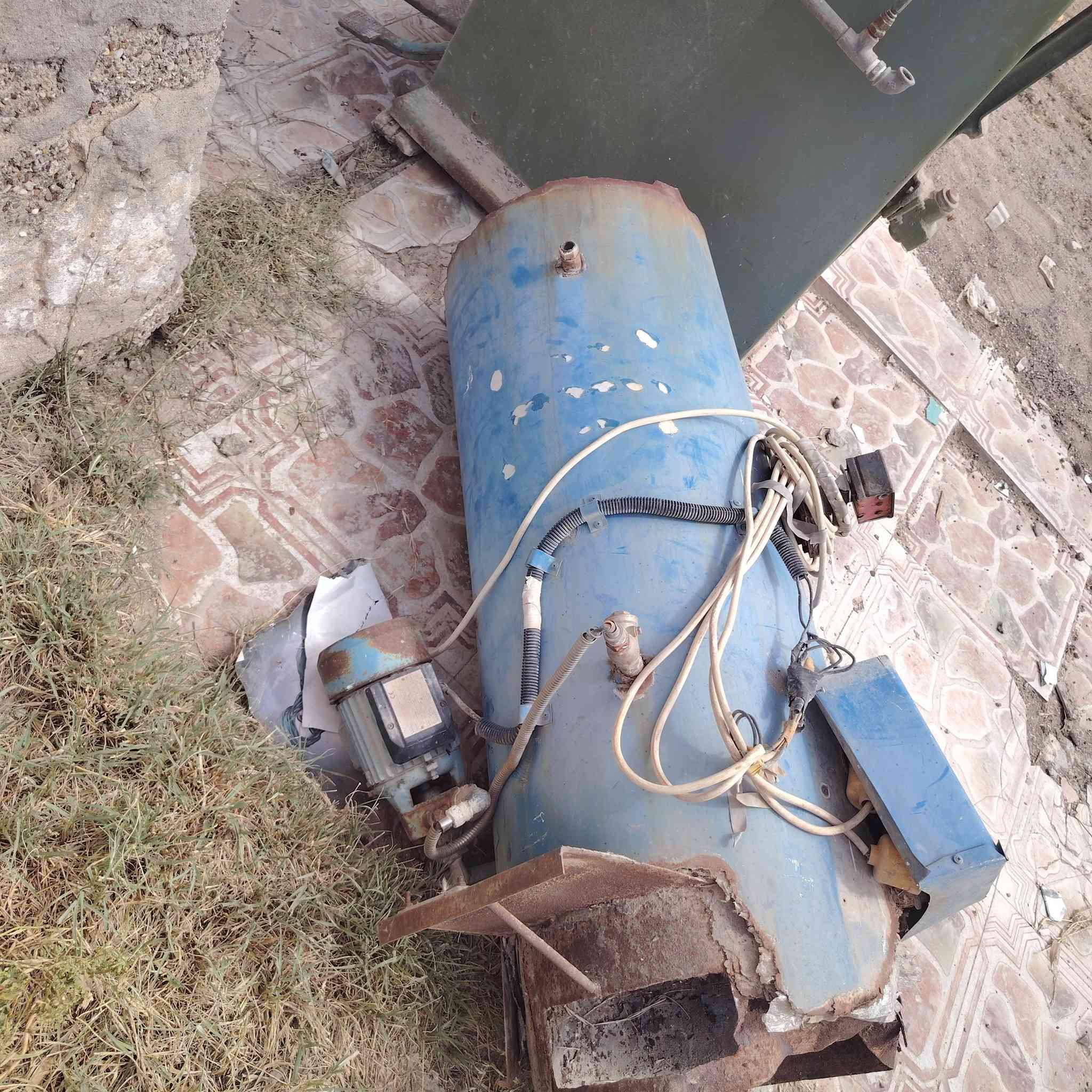 مكوى بخار للبيع  ديالى المقداديه بسبب الوعود الكاذبه إعادة النشر السعر ٧٥٠ الف وبيه مجال للاستفسار اتصل***********
