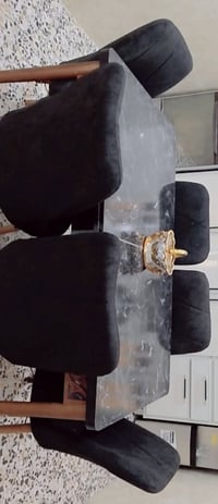 ميز طعام • للبيع