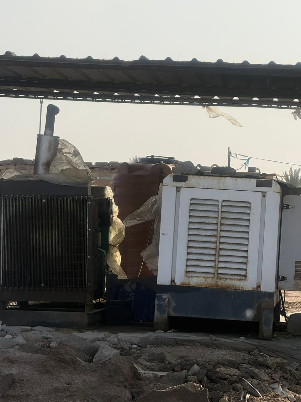 مشروع استثماري 
ارض زراعيه مساحه ٧ دونم مجازه من الدوله تحتوي ع ٣ حقول نظام المغلق بلاستيكي جاهزه للعمل والحقل الرابع قيد الإنشاء بالإضافه إلى محوله كهرباء ١٠٠ كيفي فقط للأرض 
مولدات عدد ٢ كمنز ١٥٠ كيفي 
بيركز ١٢٥ أمبير كاتم 
ماء احواض تانكيات خزن ماء التدفئة غاز و نفط بويلر غرفه عدد ٢ للعمال مع صحيات وكل غرفه سبلت شغال راوتر عدد ٢ 
الموقع خلف بيت سيد عقيل ابو الشيت طريق جاهز لحد الحقول

للاستفسار والتواصل
***********
***********
