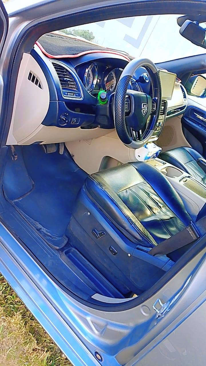 سلام عليكم
دوج كرفان موديل 2019 رقم كربلاء بيهه قطعتين ونص صبغ السيارة كشنات جلد وكهرباء جام كهرباء ابواب كهرباء محرك وكير وحدادية وتبريد وتخم تاير كله جديد مابيه كل نقص مكان السيارة كربلاء السعر 155 وبيهه مجال للتواصل ***********/***********
