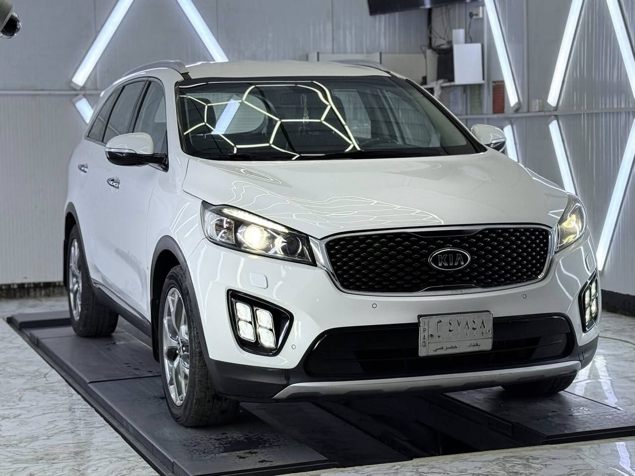 السلام عليكم . كيا سورنتو موديل 2016 وارد خليجي مكفولة من الصبغ والتبديل فقط بارد اسفل باب الصدر والباقي كفالة فول مواصفات عدة البانوراما .. بصمة تشغيل كراسي جلد قرميدي شاشة اصلية حساس امامي خلفي زراك لايت جنطة كهرباء محرك 6 سلندر 3500 مبدل بي كازكيت فقط 7 راكب 3 قطع تبريد كرسي كهرباء اخوان سيارة جدا جديدة وكلشي مناقصهة وبالخير التصير من نصيبة السعر 208 وبيهة مجال بسيط مكاني بغداد العامرية ***********
