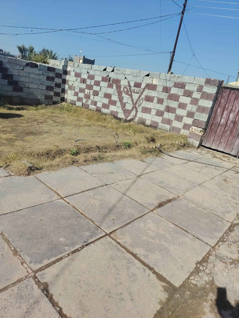 السلام عليكم
 للبيع بيت 3 عرف صاله استقبال مطبخ حمام  مساحه نص دونم عقد 25 العنوان مشروع المسيب قرب مدرسة سيد خليف مسافه 700 عن شارع حله بغداد ***********   ***********
