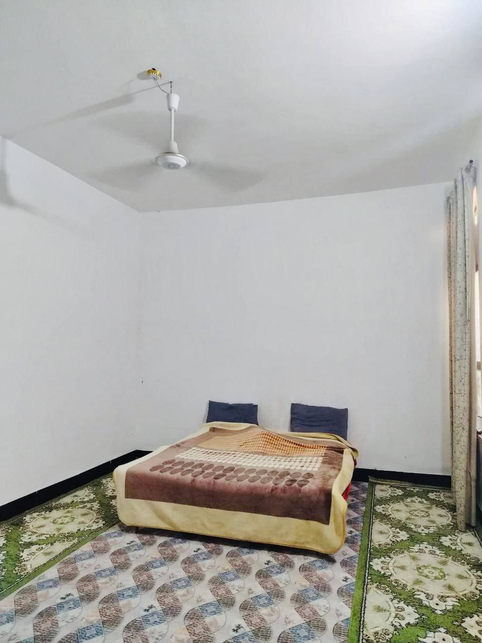 السلام عليكم
دار 150متر للبيع  اساس صب كونكريت و بناء طابوك نهروان و سقف صب كونكريت الطابق الاول يحتوي على غرفه وصاله ومطبخ واستقبال وحمام داخلي وخارجي الطابق الثاني يحتوي على صاله شغل درجه اولى مال جناي 
العنوان / شارع المطار القديم/ شارع علكم الشبلي/ ثالث بيت عن الشارع العام 
السعر (75) مليون وبي مجال
***********
***********
