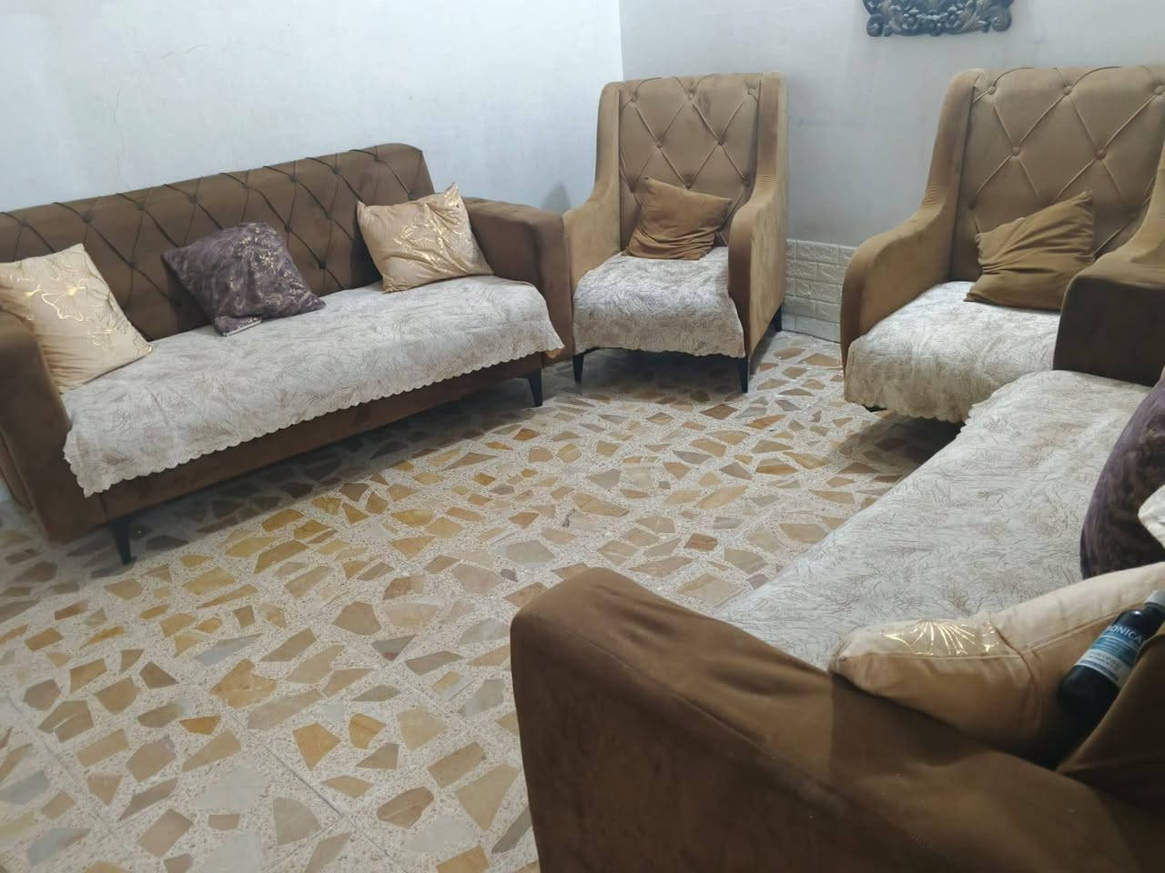 تخم نضيف وجاهز الله شاهد كل ضرر مبي للبيع لن داخذ ديون رايده ب 200 بدون  فرشات مال تخم وبي كوشات اربعه مكاني كريعات 8 مقاعد


**إذا كنت صاحب هذا الإعلان وتريد حذفه لأي سبب، رجاءا أرسل رسالة إلى الدعم الفني**