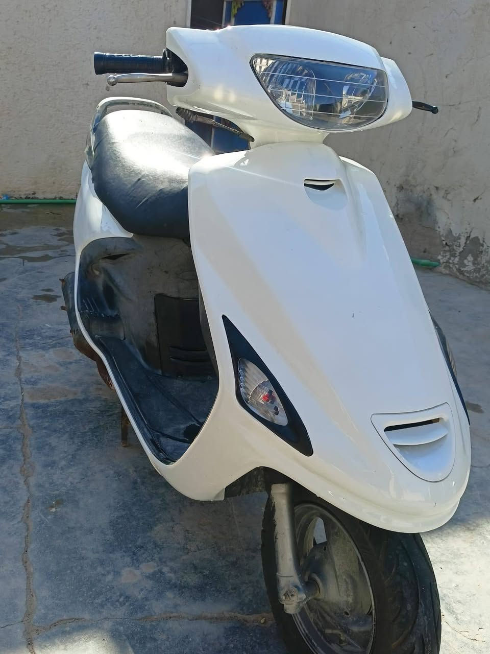دراجه فراشه شغال بيها ما بيها اي نقص العنوان بصره الزبير السعر 450 وبيها مجال للشراء هذا رقم على الواتساب دراجه كامله ***********
