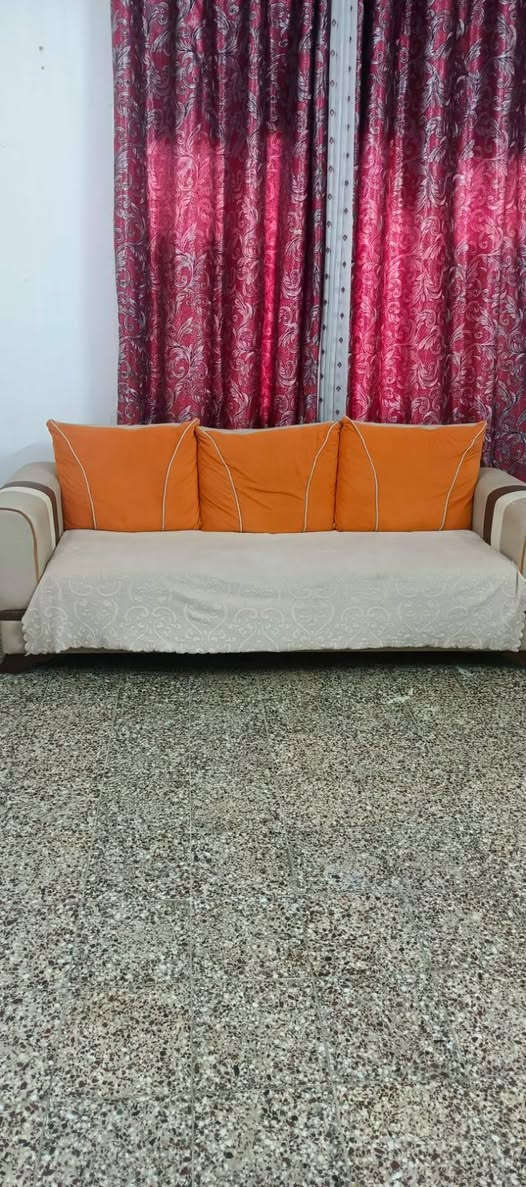 السلام عليكم للبيع وبسعر مناسب ***********

