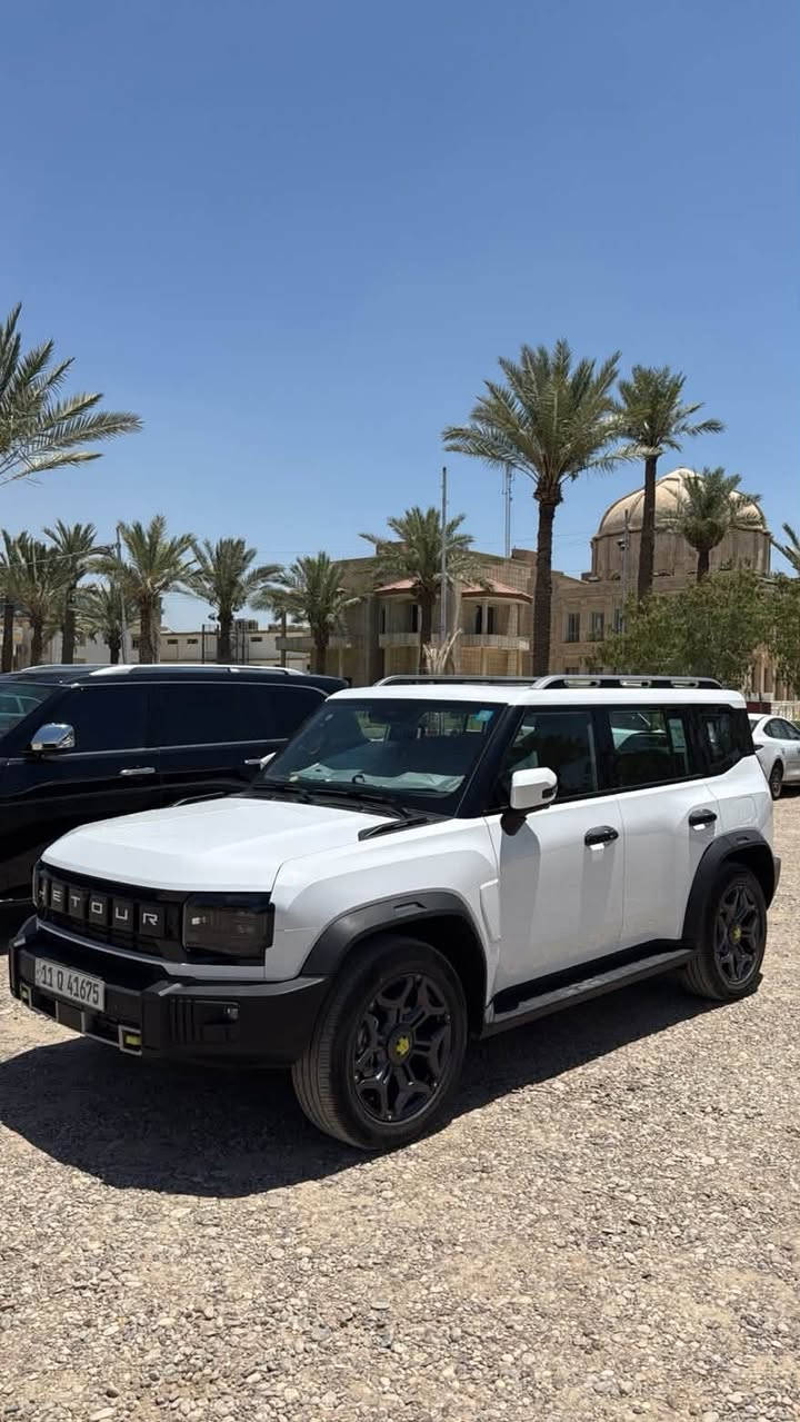 جيتور T2 2.0L فول فول مواصفات
الموديل: 2025 (خليجي)

العداد: 3,700 كم قابل للزيادة

لون الداخل صحراوي مكفوله كفاله عامه ما عدا رصعة خفيفه جداً بالجاملغ الخلفي وشخط جداً صغير بل باب الامامي جهة السايق موضح بل صور

سعر السياره ٣٨,٧٠٠

 

المحرك: 4 أسطوانات L 2.0 تيربو 254 حصان 

عزم الدوران (نيوتن-م): 390

ناقل الحركة: اوتوماتيكي دبل كلاتش من 7 سرعات ظام الدفع: نظام دفع رباعي متطور من Borg Warner

الضمان الأساسي: 6 سنوات وعداد كيلومترات مفتوح

ضمان المحرك: 10 سنوات او 1،000,000

بعدها داخل الضمان و الصيانة كلها داخل الشركة

المواصفات:

*فتحة سقف بانوراما 1.1م

*  الصندوق شفط

*  مثبت سرعة مع رادار تفاعلي

*  نظام القيادة شبه الذاتية

*  نظام الكبح التلقائي في حالة الطوارئ

*  نظام تحذير الاصطدام الامامي والخلفي

*  كاميرات محيطية 540 درجة

*   حساسات أمامية وخلفية

*   نقطة عمياء

*  نظام تحذير مغادرة المسار

*  شاشة التحكم بقياس 15.6 إنج

*  شاشة القيادة بقياس 10.25 إنج

*  نظام صوتي متطور 12 سماعة من Sony

*  نظام أبل كاربلاي وأندرويد أوتو لاسلكي

*  مقصورة الركاب من الجلد الفاخر والكنتارا

*  مقعد السائق والراكب كهربائي

*  مقاعد السائق والراكب مبردة

*  مقاعد السائق والراكب مزود بذاكرة لحفظ 3 وضعيات الجلوس

*  إنارة ترحيبية مع إنارة محيطية متعددة الالوان

*  المرايا الجانبية قابلة للطي كهربائياً ومدفئة

*  دخول ذكي و تشغيل عن بعد

*  شاحن هاتف لاسلكي سريع

*  نظام تنقية الهواء PM2.5 وفلتر N95

*  انماط قيادة متعددة للطرق الوعرة

*  وسائد هوائية امامية و جانبية عدد 6

مكان السياره بغداد حي الجهاد

***********
