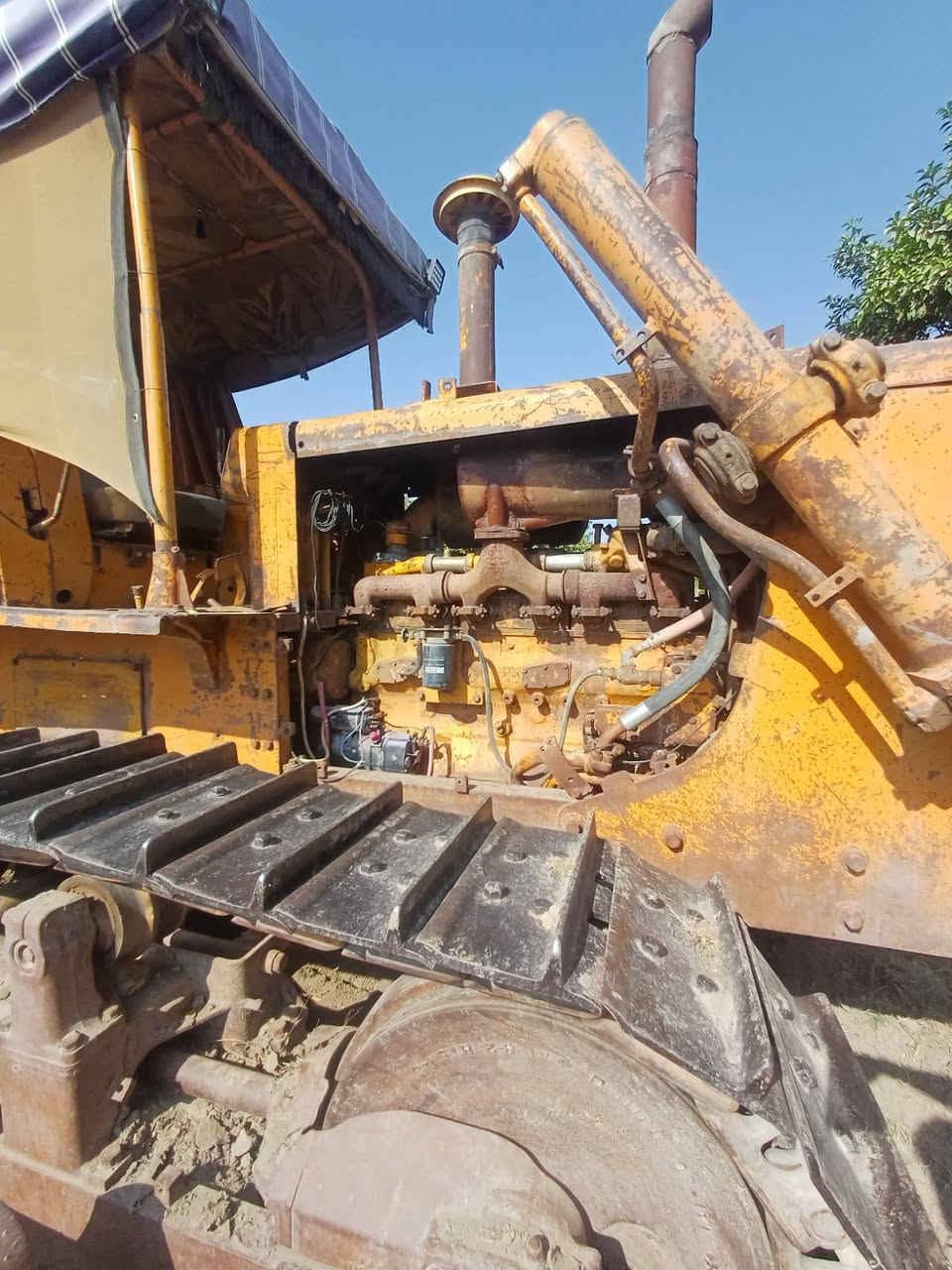 السلام عليكم بلدوزر موديل ٨٢ كوماتسو حجم ٦٥رقم بغداد جاهزه السعر ٢٢ مليون للتواصل
***********

***********
