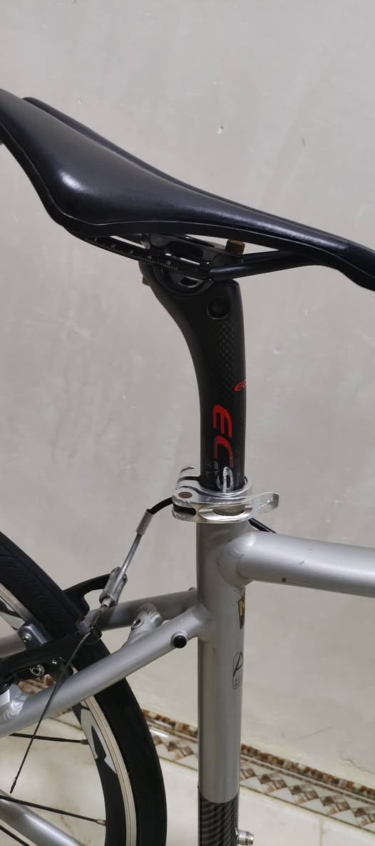 للبيع 🚴‍♂️ C700 بحالة نظيفة جداً

🔹 الفريم: C700 قياس M
🔹 السستم: 3×8 بدون ناقل أمامي
🔹 الماشة: كاربون
🔹 بوري السرج: كاربون
🔹 الستيرن: كاربون
🔹 الذراع: FSA
🔹 العجلات: Mavic Cosmic Elite ارتفاع 30
🔹 البريكات: بدون بريك أمامي
🔹 التايرات: Continental Ultra Sport III (كتان)
🔹 نظام شيش عريض

✨ فريم نظيف وجاهز للاستخدام
💰 السعر: 270 ألف قابل للتفاوض
🚚 يوجد توصيل
📍 المكان: الكوت

للاستفسار خاص.


**إذا كنت صاحب هذا الإعلان وتريد حذفه لأي سبب، رجاءا أرسل رسالة إلى الدعم الفني**