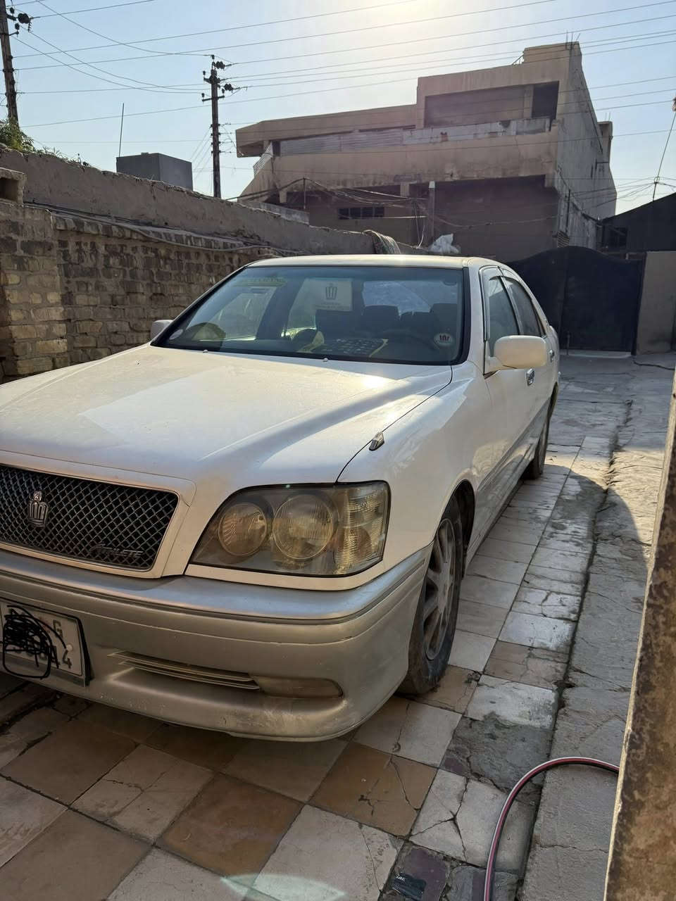 السلام عليكم ملكة موديل 2000 للبيع حديدة كفالة من الكص ومشمولة بالقرار ترقيم 
محرك 2600 العنوان بغداد  
0772 773 9600‬ ‬
