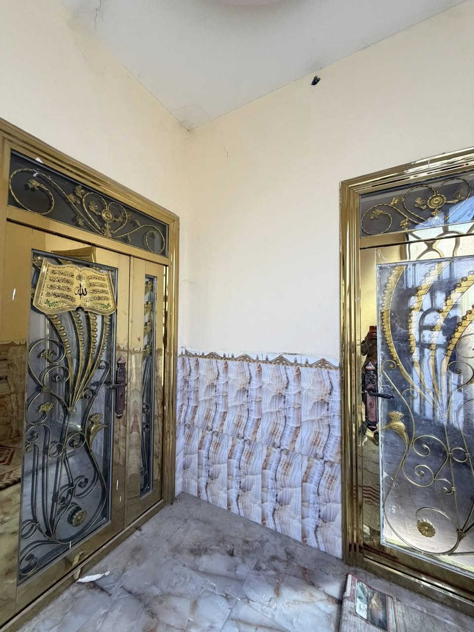 وعلى بركه الله تعالى
يتوفر دار سكن مساحه 200 متر
نوع العقار طابو ملك صرف زراعي عراقي 
العنوان ابي الخصيب منطقه محيله بدايه شارع الوسطي 
محتويات البيت
غرفه منام. وكذالك يرهم غرفتين 
ودوانيه 
وصاله 
ومطبخ 
ومناور 
وترك خلف البيت 
وصحيات داخلي وخارجي
وكراج سياره 
بيت فارغ وجاهز للسكن 
ئي استفسار اتصل وتدلل 
*********** سيد علي
