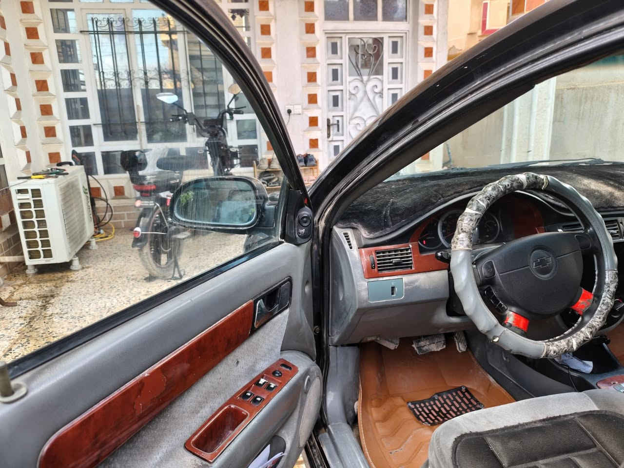 السلام عليكم
اوبترا موديل 2004 
رقم بغداد انكليزي مداور ثاني يوم 
السعر 52$ ومجال
مكاني تكريت 
***********
***********
