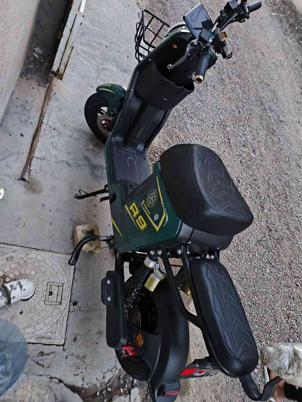 سلام عليكم دراجه شحن R9خمس بطاريات حجم بطاريه 32 دراجه نضيفه كلش بيه نقص بوربرن امامي جاملغ امامي مفطر مسوي ليده ضبيت لمرايه نكسرت بعد مابيه اي شي مكفوله شحنه تمشيك من 40كيلو لا 50 ماصار هواي من اخذته صار 5اشهر كله شغلا كهربائيات اي نقص مابيه بعد للبيع رايده 325وبيه مجال قليل مكاني الدوره ابو دشير هاذ رقمي ***********
