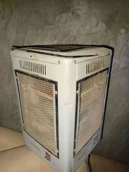 بيع مستعجل جدا وبسعار مناسبة تواصل وياي وميكون خاطرك اله طيب
غراض سيارة 
مجاول اصليات👇
مجاول 2 شغالات و3 بس يهربن و 2 ضعيفات ذني هدية شرط اصليات
________________________
حاضنة مروحة هونداي او كيا شرط ماطورها اصلي تفصيخ  
_______________________
مكثف مروحة امريكي اصلي 
مكثف سيراتو اصلي اصلي جديد
________________________
زوج بلاجكتورات اصليات مال سيراتو موديل 17 18 
_________________________
مجموعة كلوبات بلاجكتور او لايت 
__________________
زوج طبرباز امامي اصلي سيراتو 17 18
_________________________
كلوب زنون ليموني تك الماني 
_________________________
يدة جك متحركة 
_________________________
مجموعة بلكات 4 تخم NGK اصلي
2 تخم ليزري
2 تخم ديونوسو
واحد تخم شامليون
________________________
محوله زنون
________________________
راديتر بس القزان طاك جديده مال سيراتو او النترا 
________________________
مرايه تك الجه اليمنى مال سيارتو موديل 18 او 17 الماطور شغال اصليه لونها ابيض
________________________
 خلاط فواكه الماني 
________________________
مسريه مال ورد حجم كبير 
________________________
مدفئه 3 شموع تعليق 
________________________
مدفئه خماسيه 
________________________
باب حديد 
________________________
عربانه معوقين كلش نضيفه 
________________________
مجموعه قفاصه طيور 
________________________
بيوت كوكتيل تزكام وطير حب 
________________________
دريل شغال نوعيه معروفه 

رقم التلفون *********** وبي واتساب
