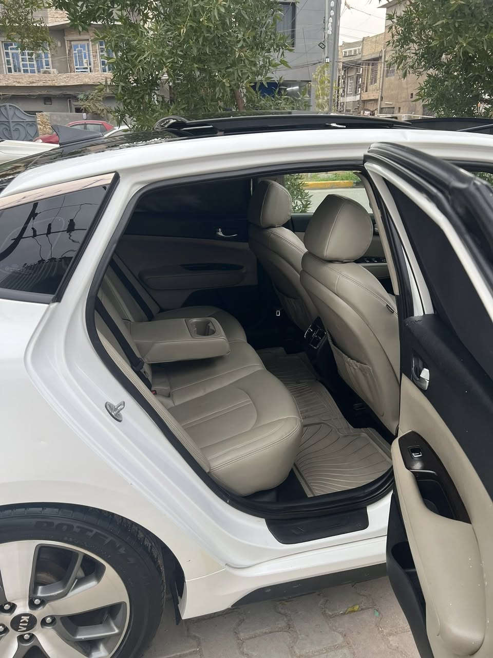 سلام عليكم اوبتما موديل 16 فول  واحد ع واحد  سياره حلوه وارد أمريكي  حادث جاملغ وبنيد بدل بلادي نفس ألون السعر 135 وبيها مجال العنوان بغداد الحريه رقم  ***********
