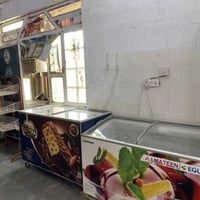 محل للايجار • حي التراث شارع ٢٠ • ٣ عارضات ومجمدة