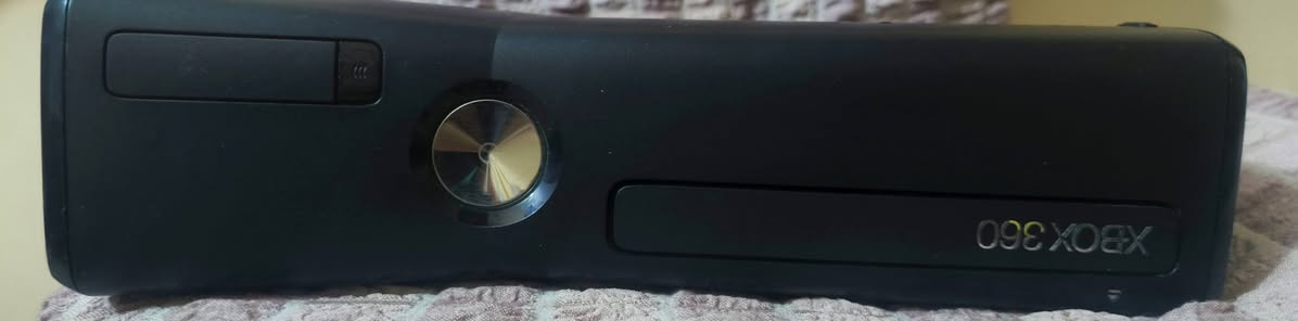 إكس بوكس 360 سلم 
مهكر بي بل 100 لعبه كامل ملحقات جوستك 1 نضافه 100/90 نسخه المس 
السعر 120 و بي مجال يوجد توصيل لكل محافظات العراق ***********
