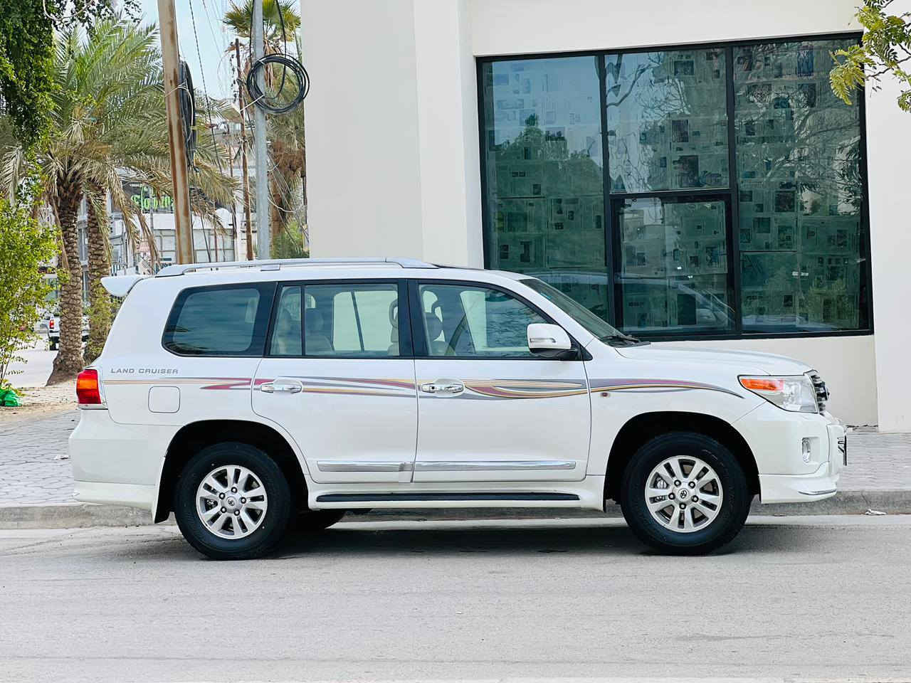 لاندكروزر مديل 2008 سعر 253 قابل للتفاوض للاستفسار الاتصال ***********  مكفوله من ضربه وتبديل بيه صبغ ثلث قطع ولباقي كفاله عامه مواصفات GXR فول فتحه سقف بصمه تشغيل سبعه 7راكب ثلث قطع تبريد شاشه كامره دواره كشنات جلد بصمه بواب مثبت سرعه فورويل ثلاجه داخليه داخل بيجي شاير بلمري مري كهربائي مكينه سته 6سلندر مكينه وكير مكفولات حداديه جديدهه تخم تاير جديد تبريد شغال ثلج سنويه لل 30 مشروع وطني مكان سياره كربلاء كربلاء, العراق
