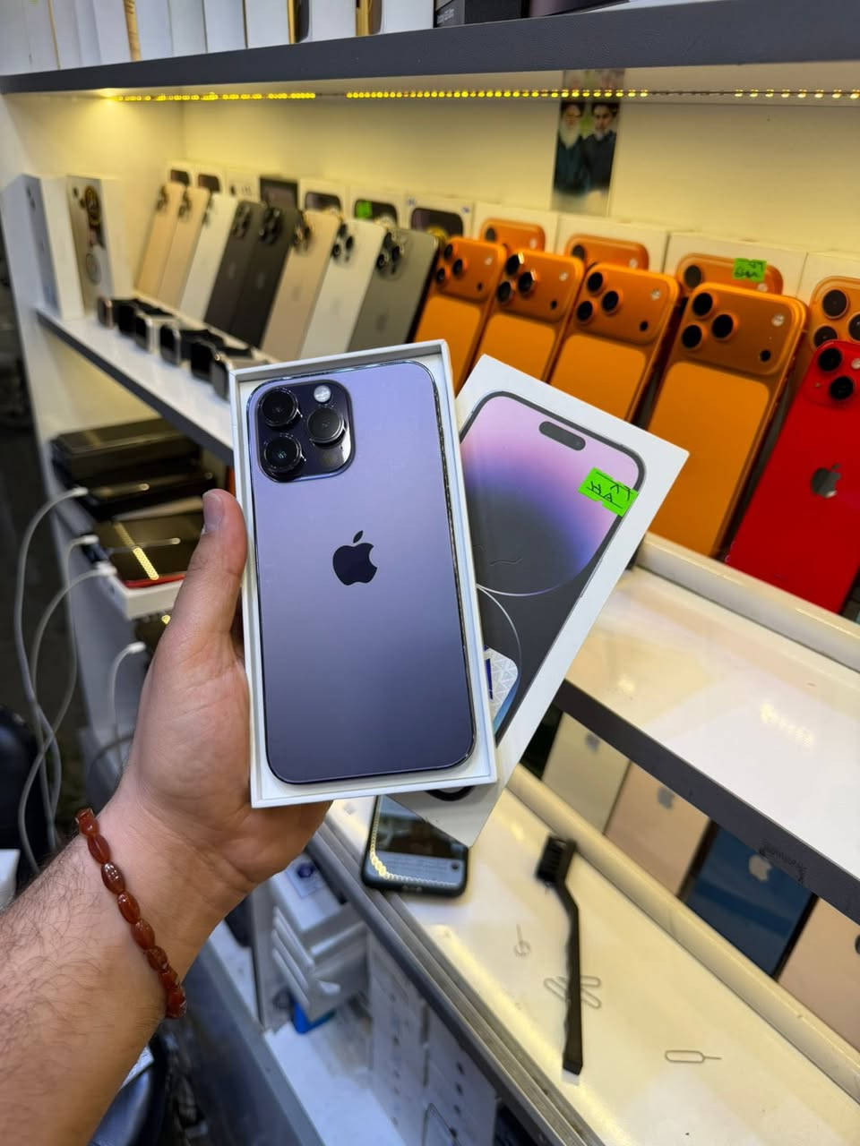 ايفون 14 برو ماكس 
ذاكرتة 256 بطارية 🔋 86 
عربي شرق اوسط ماستر 
مكفول بلادي كل ملحقاتة بلادية 
للبيع او مراوس مكاني النجف 
***********
شعندك جهاز نشتري دزةة خاص او واتساب
