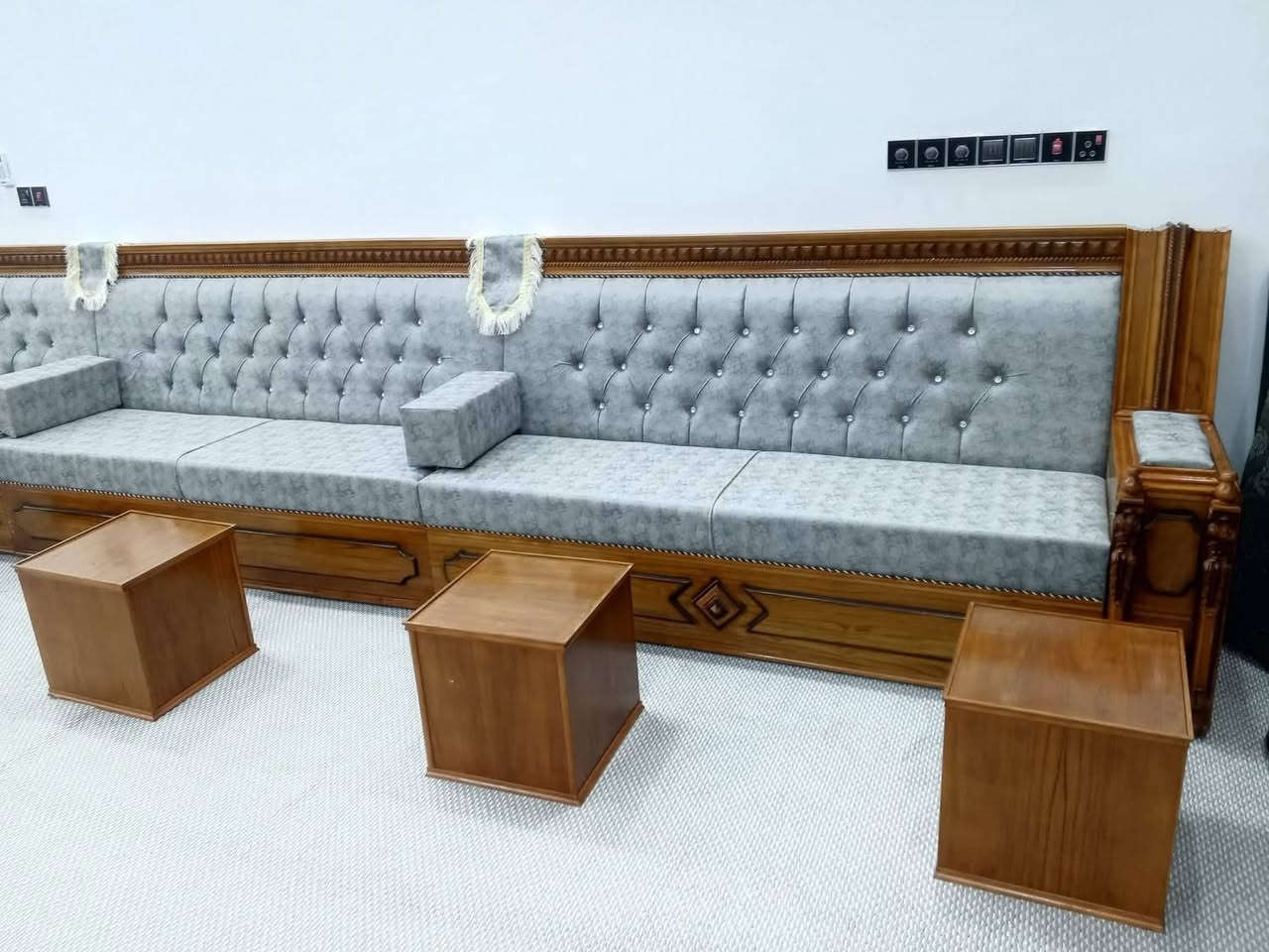 معرض ومعمل جسور للأثاث *********** نسعى دائمأ لتحقيق الافضل ❤️ديوان اطراز عربياجود انواع الاقمشه  - 🪵 خشب زان مصري يوجد كادر مختص 👍🏻 لاخذ القياسات في جميع المحافضات ضمان 🛡️5 سنوات            للحجز والاستفسار ارسال صورة الموديل 🖼️على الواتساب ‏————————————————-العنوان 📍بغداد البياع حي العلام شارع قطر الندى للاتصال بالارقام 👇🏻 ***********
