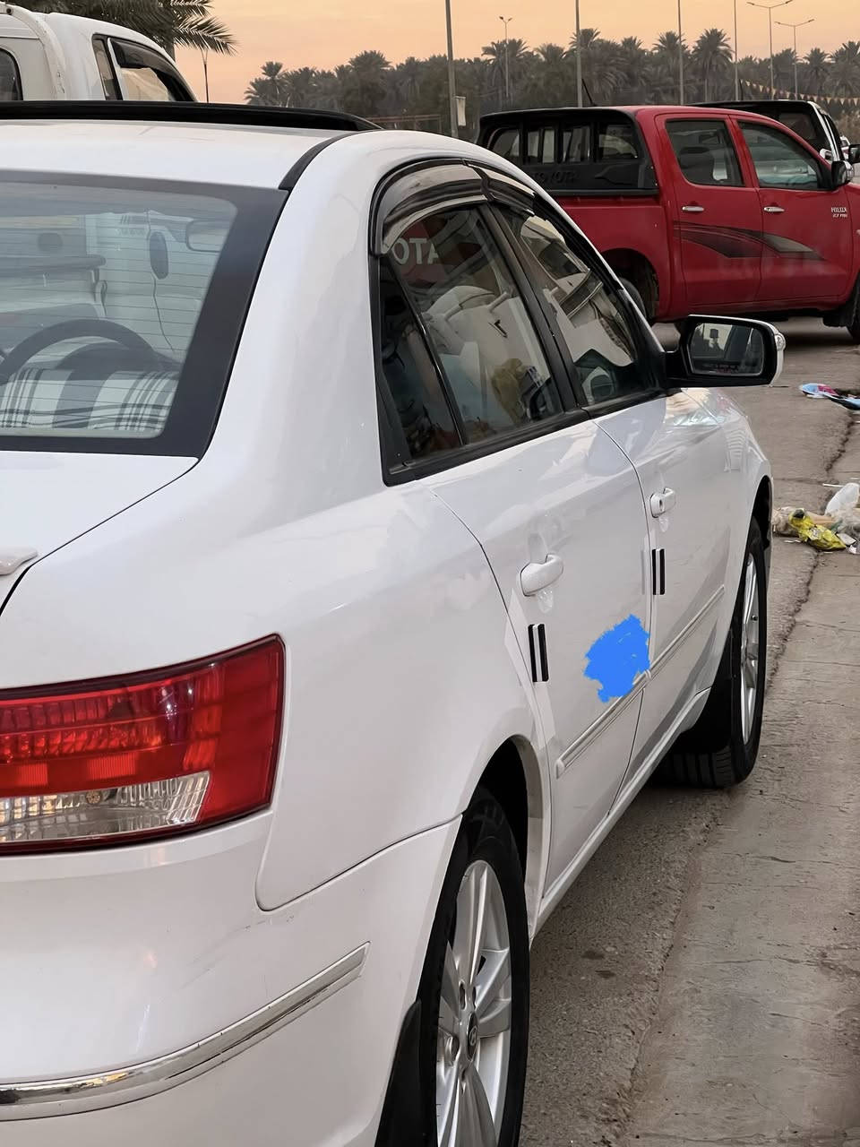 سلام عليكم سوناتا خليجي للبيع موديل (2011) فول مواصفات فتحت سقف تحكم ستيرن جهتين اي بي اس سنويه جديده (2031) مجدده تريد تحويل تريد وكاله اني حاضر السياره بسمي السياره بيها چاملغ صبغ الامامي بدون اي دواخل وبيها بارد قليل الباب الخلفي موضح بصوره محرك (2000) على وضع الشركه ممفتوح السعر (137) وبيها مجال رقم الهاتف (***********)
